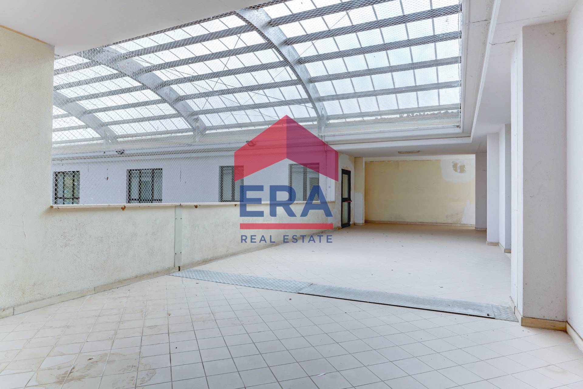 Immagine 15 di Ufficio in affitto  in Via Alcide De Gasperi 4 a Pomezia