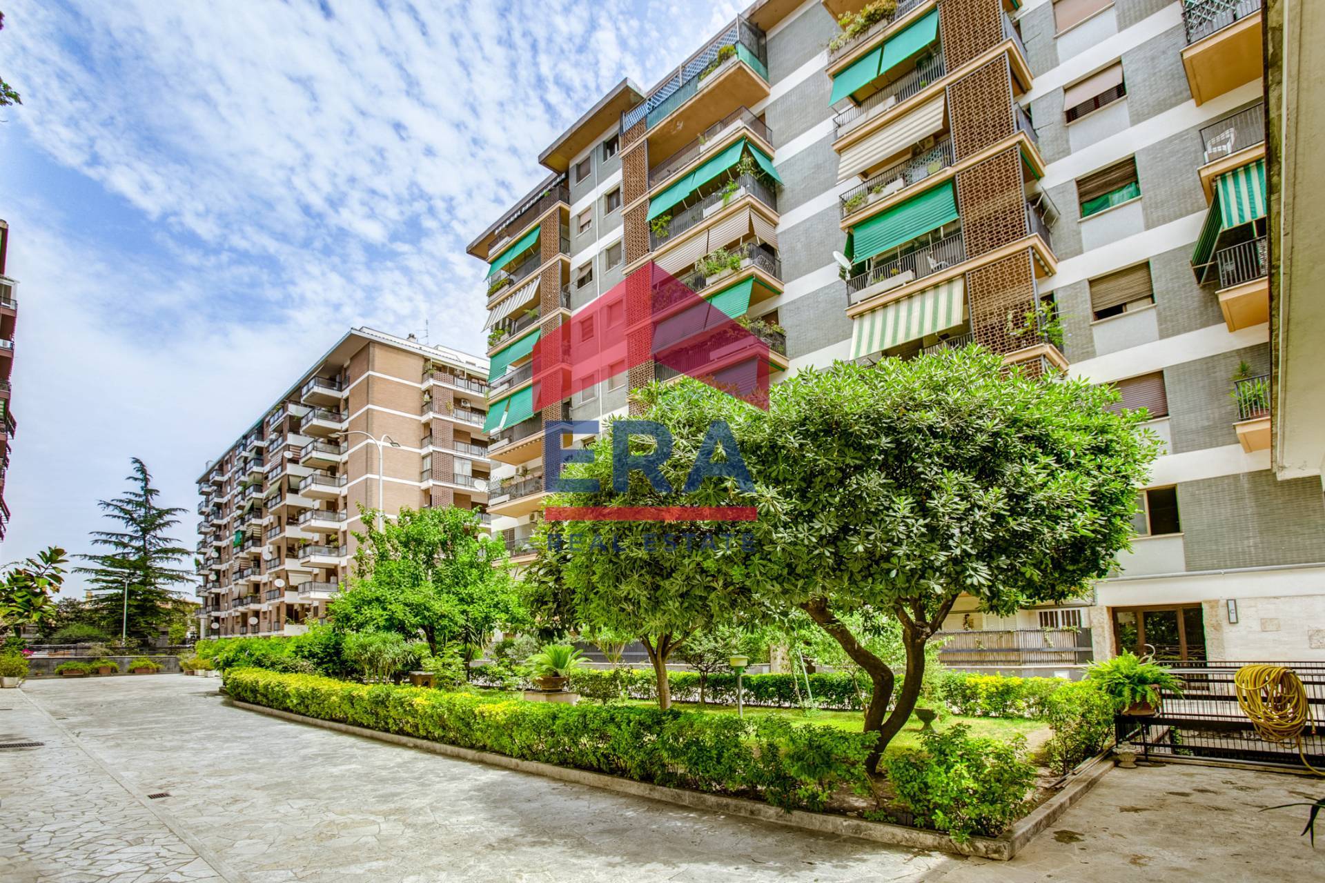 Immagine 26 di Appartamento in vendita  in Via Enrico Fermi 49 a Roma