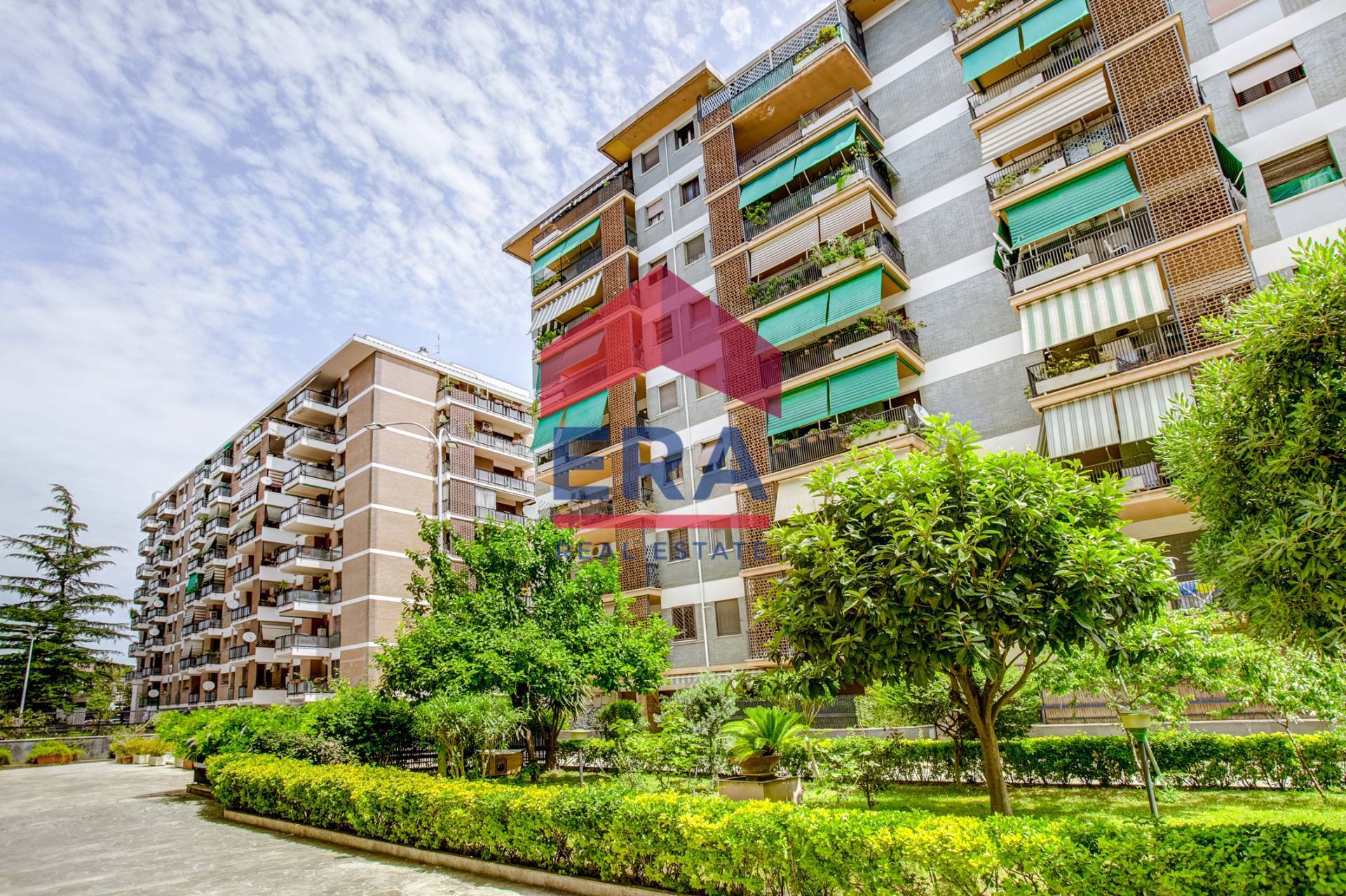 Immagine 25 di Appartamento in vendita  in Via Enrico Fermi 49 a Roma