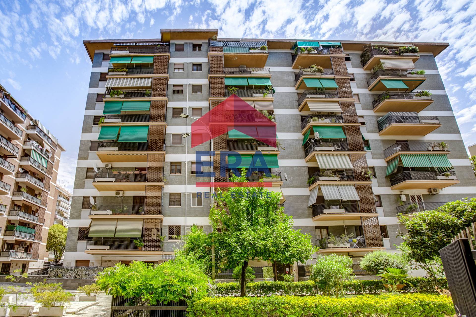 Immagine 24 di Appartamento in vendita  in Via Enrico Fermi 49 a Roma