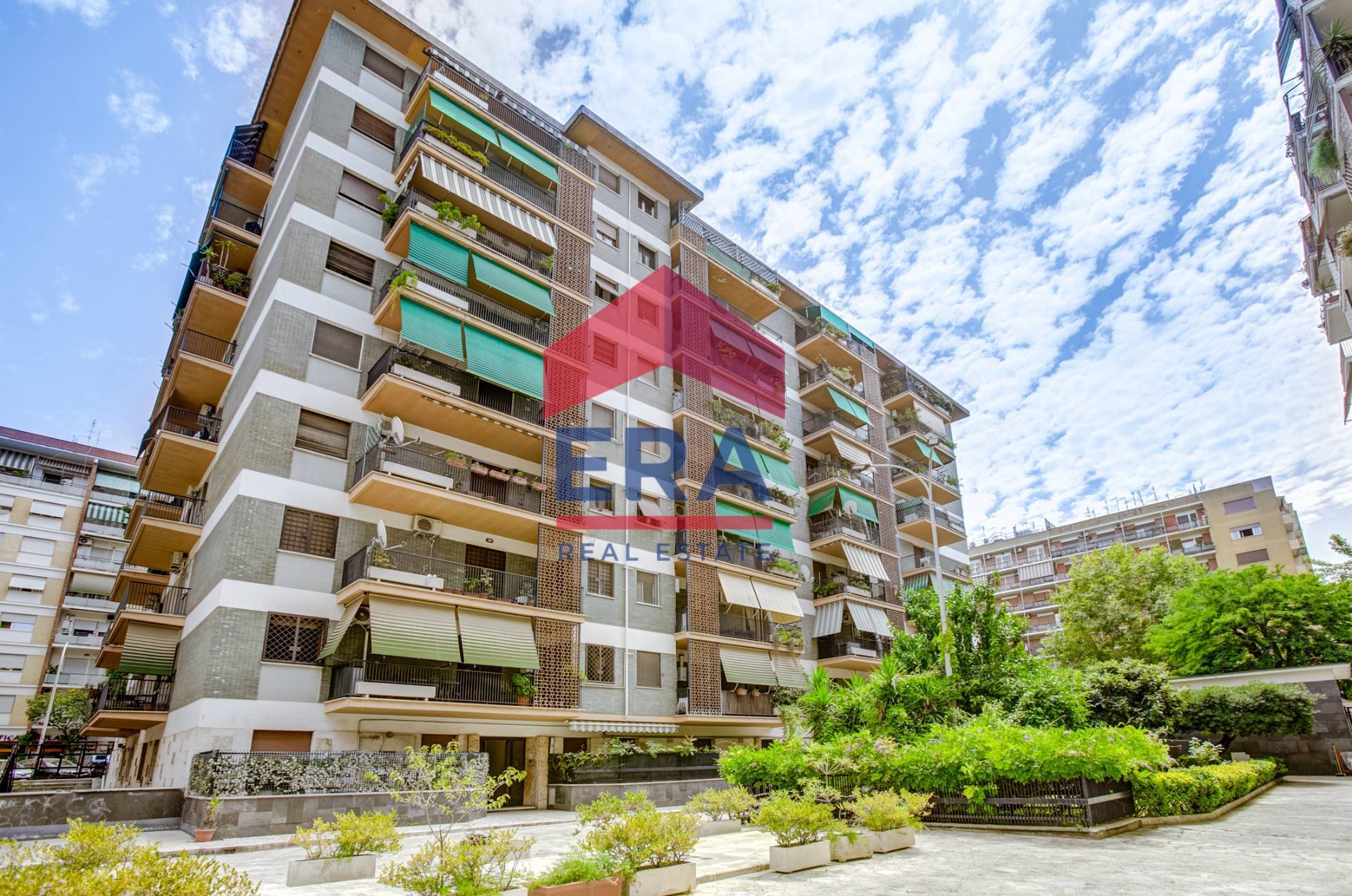 Immagine 27 di Appartamento in vendita  in Via Enrico Fermi 49 a Roma