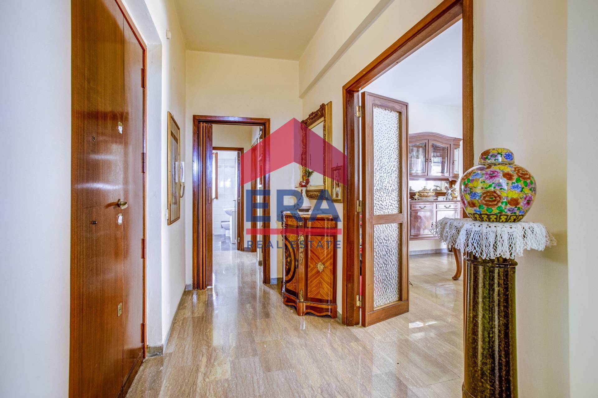 Immagine 3 di Appartamento in vendita  in Via Enrico Fermi 49 a Roma