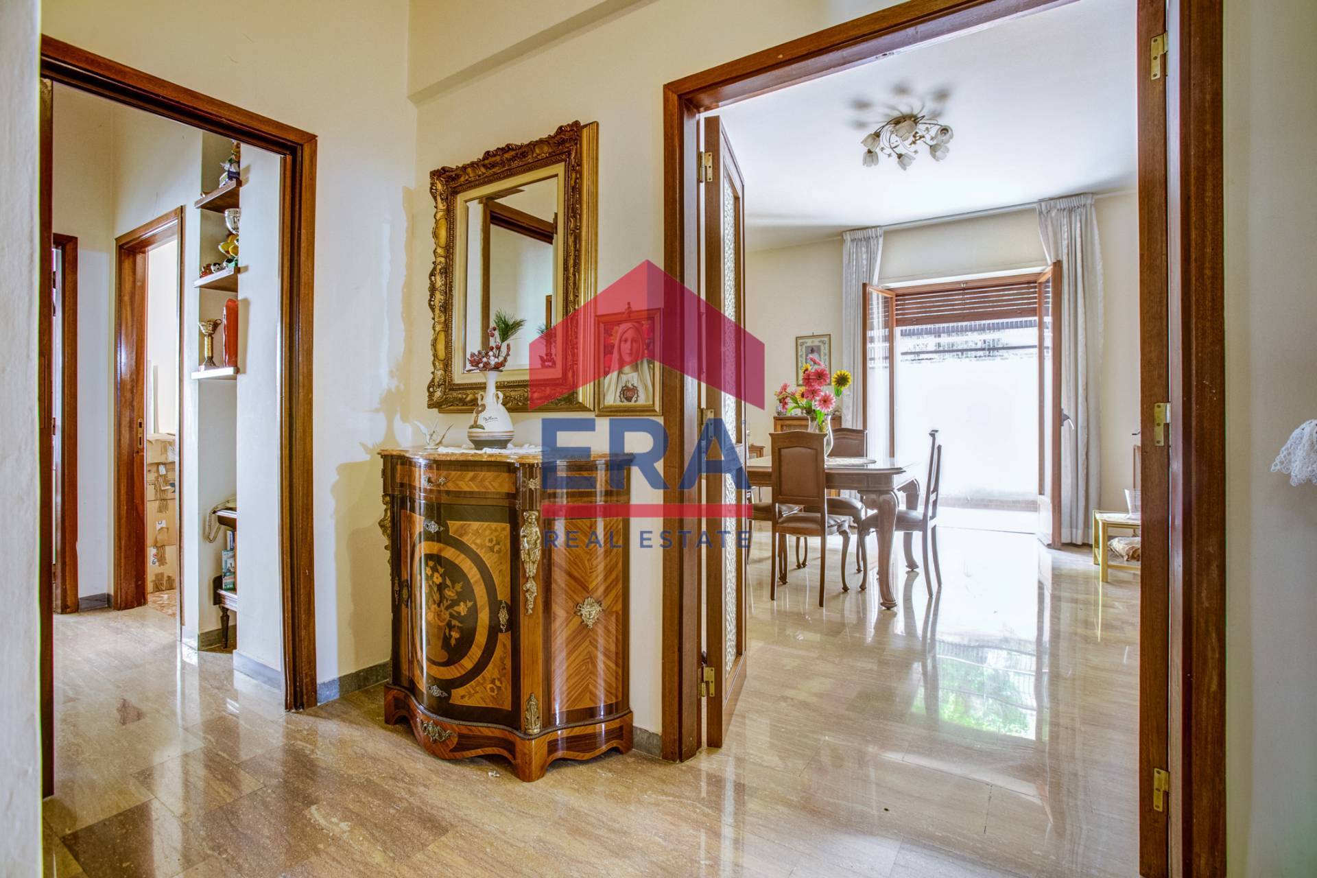 Immagine 5 di Appartamento in vendita  in Via Enrico Fermi 49 a Roma