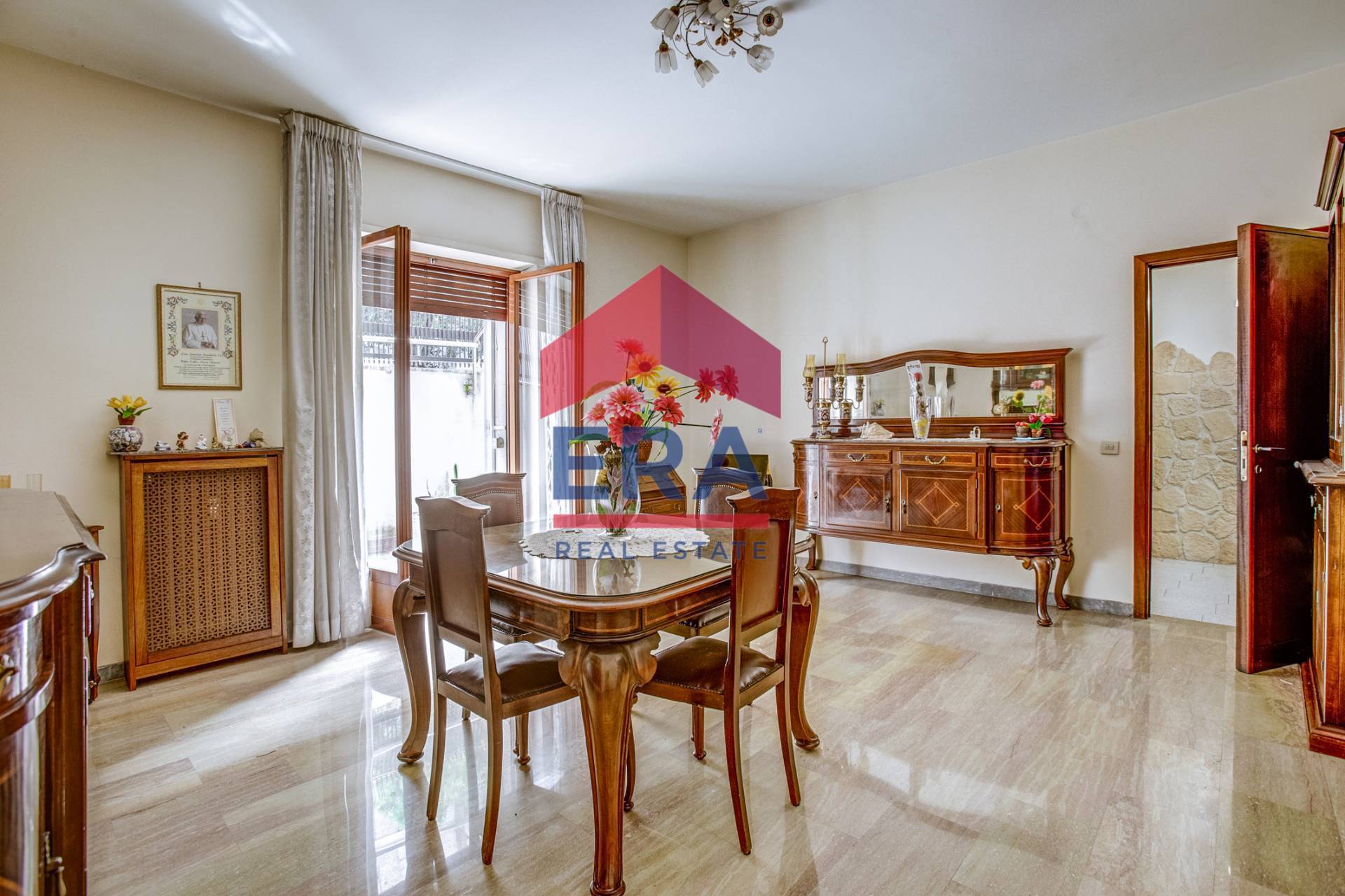 Immagine 2 di Appartamento in vendita  in Via Enrico Fermi 49 a Roma