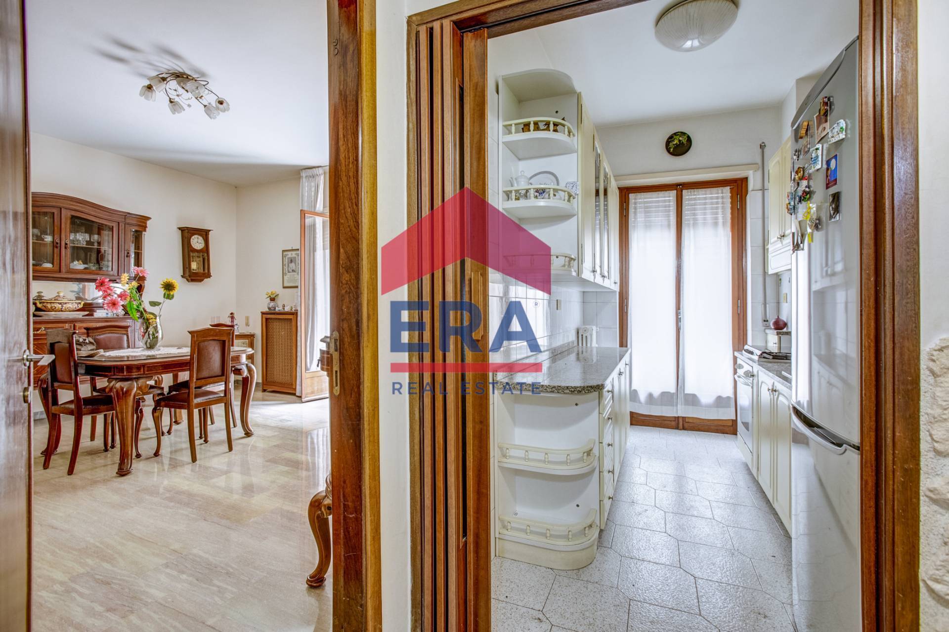 Immagine 14 di Appartamento in vendita  in Via Enrico Fermi 49 a Roma