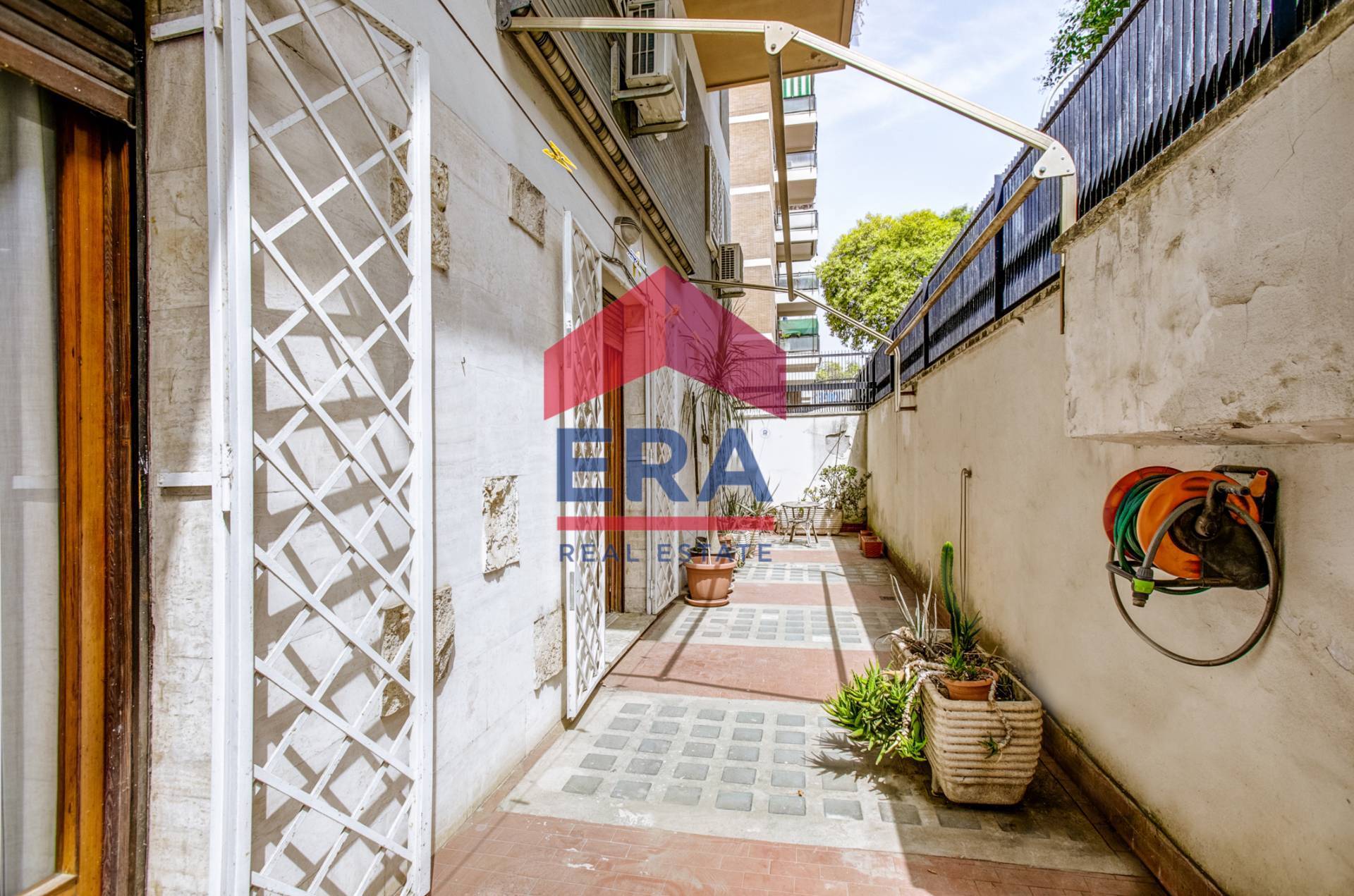 Immagine 20 di Appartamento in vendita  in Via Enrico Fermi 49 a Roma