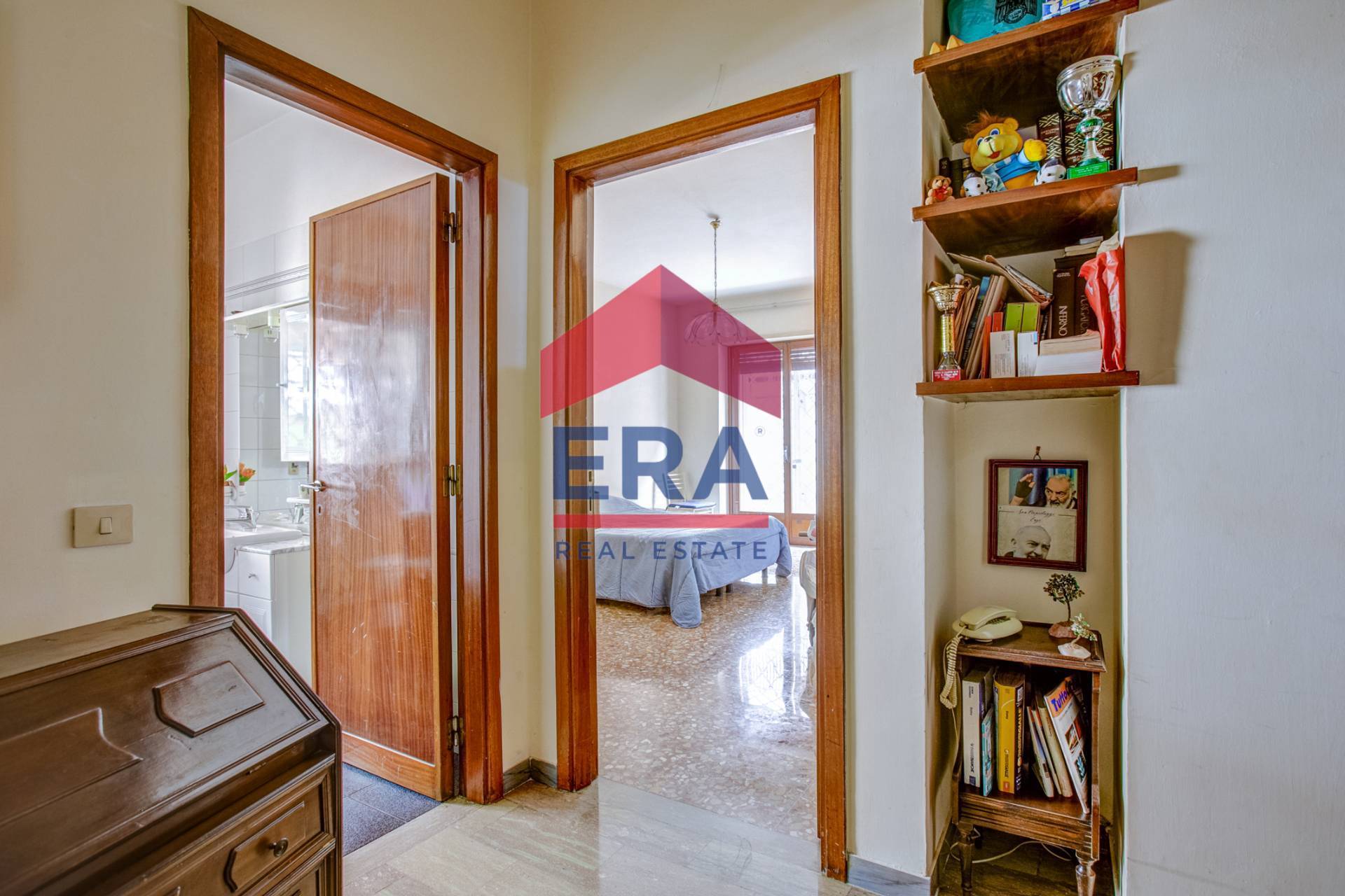 Immagine 12 di Appartamento in vendita  in Via Enrico Fermi 49 a Roma