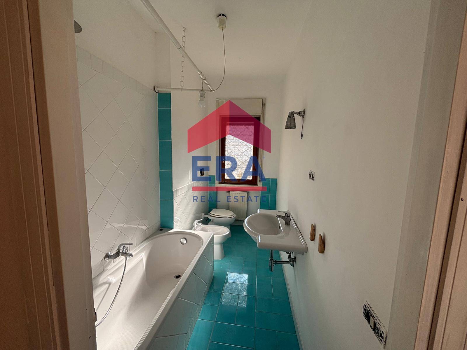 Immagine 18 di Appartamento in vendita  in Via Ildebrando Vivanti 125 a Roma