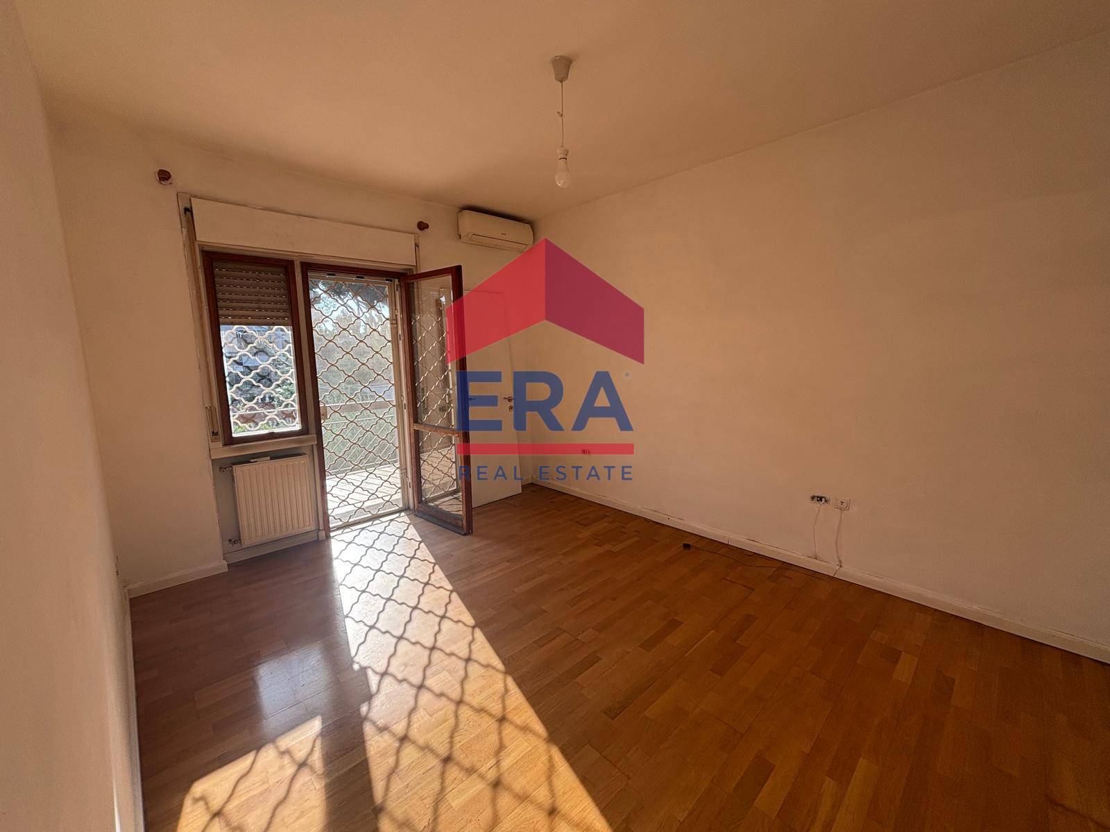 Immagine 11 di Appartamento in vendita  in Via Ildebrando Vivanti 125 a Roma