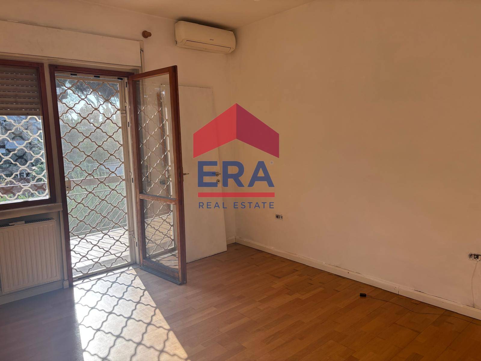 Immagine 12 di Appartamento in vendita  in Via Ildebrando Vivanti 125 a Roma