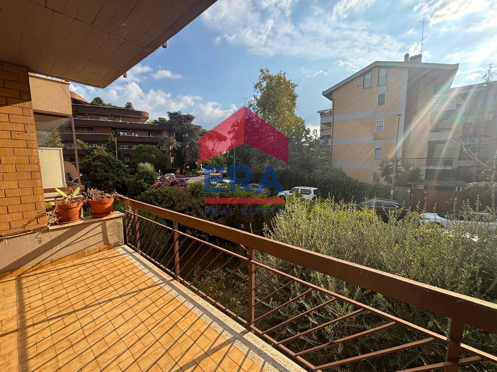 Immagine 4 di Appartamento in vendita  in Via Ildebrando Vivanti 125 a Roma