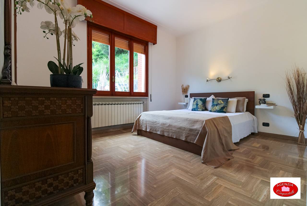 Immagine 3 di Villa in vendita  in Via Pero 116 a Varazze