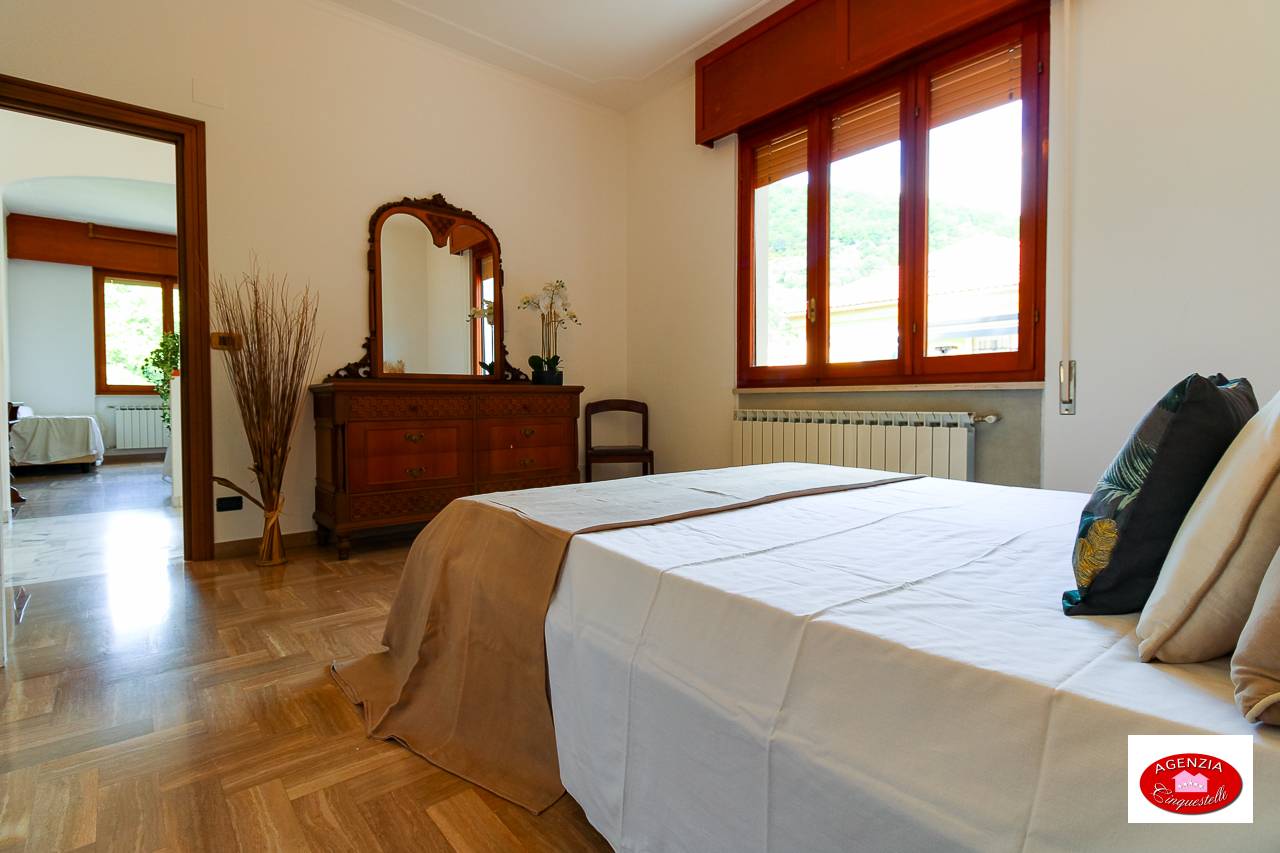 Immagine 7 di Villa in vendita  in Via Pero 116 a Varazze