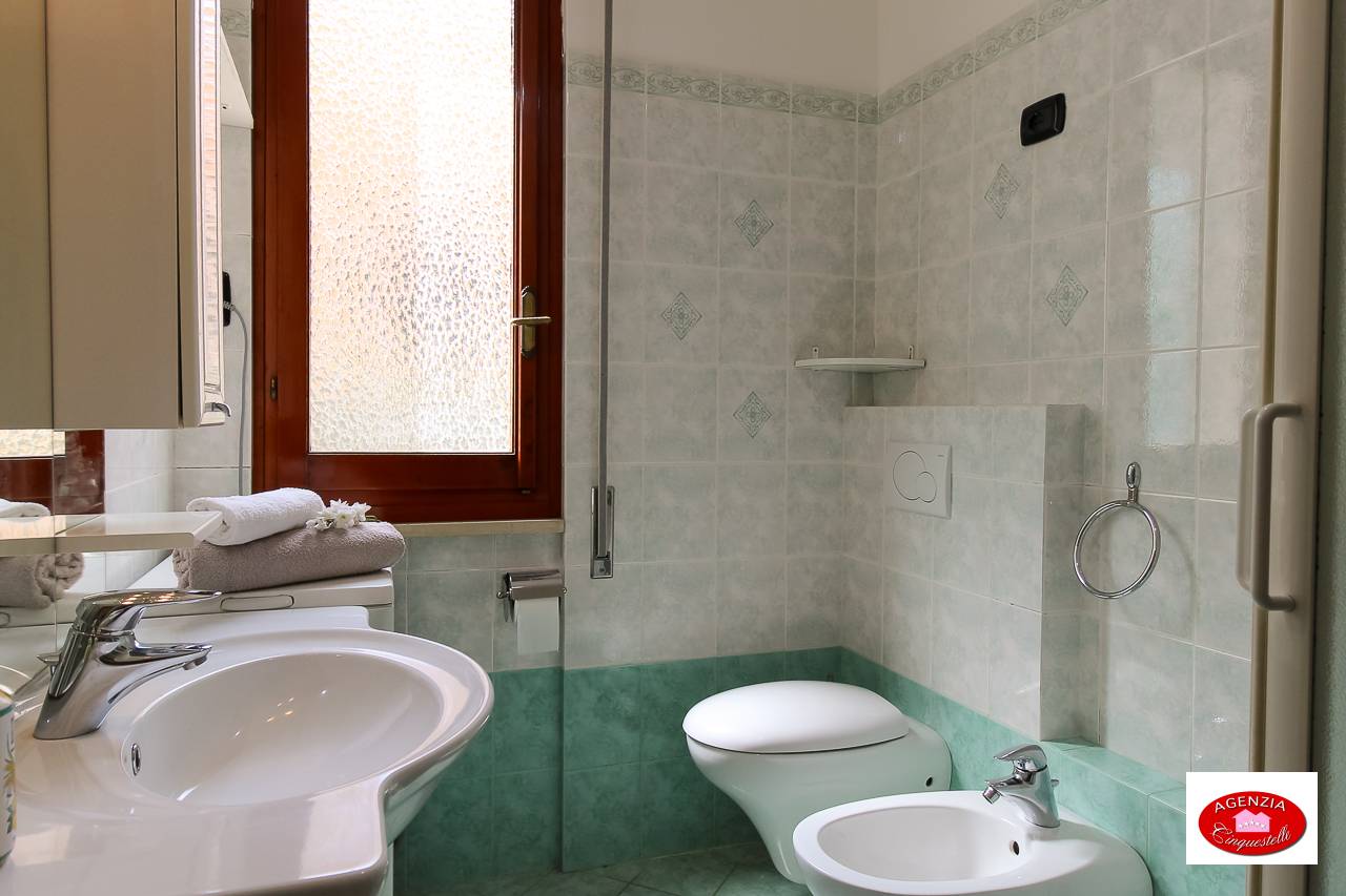 Immagine 24 di Villa in vendita  in Via Pero 116 a Varazze