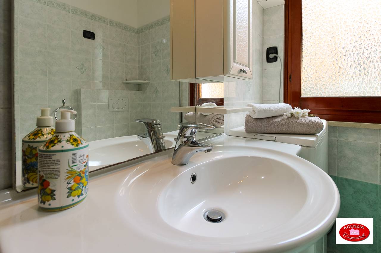 Immagine 23 di Villa in vendita  in Via Pero 116 a Varazze