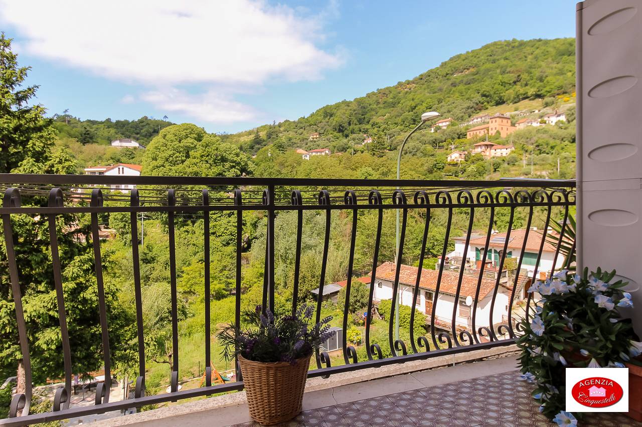 Immagine 2 di Villa in vendita  in Via Pero 116 a Varazze