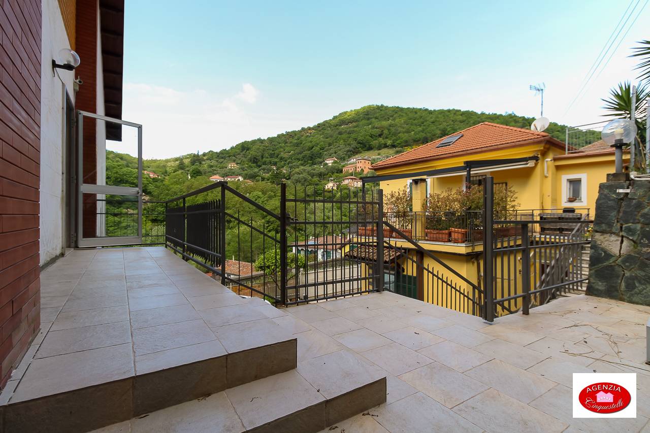 Immagine 26 di Villa in vendita  in Via Pero 116 a Varazze