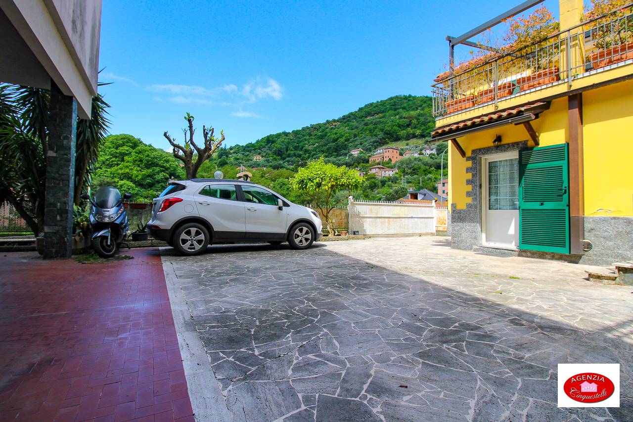 Immagine 27 di Villa in vendita  in Via Pero 116 a Varazze