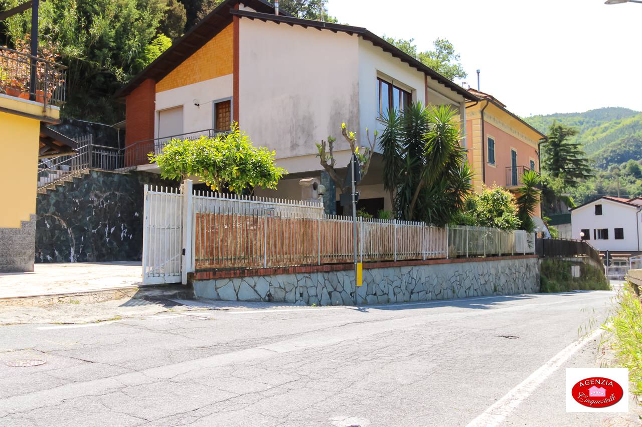 Immagine 31 di Villa in vendita  in Via Pero 116 a Varazze