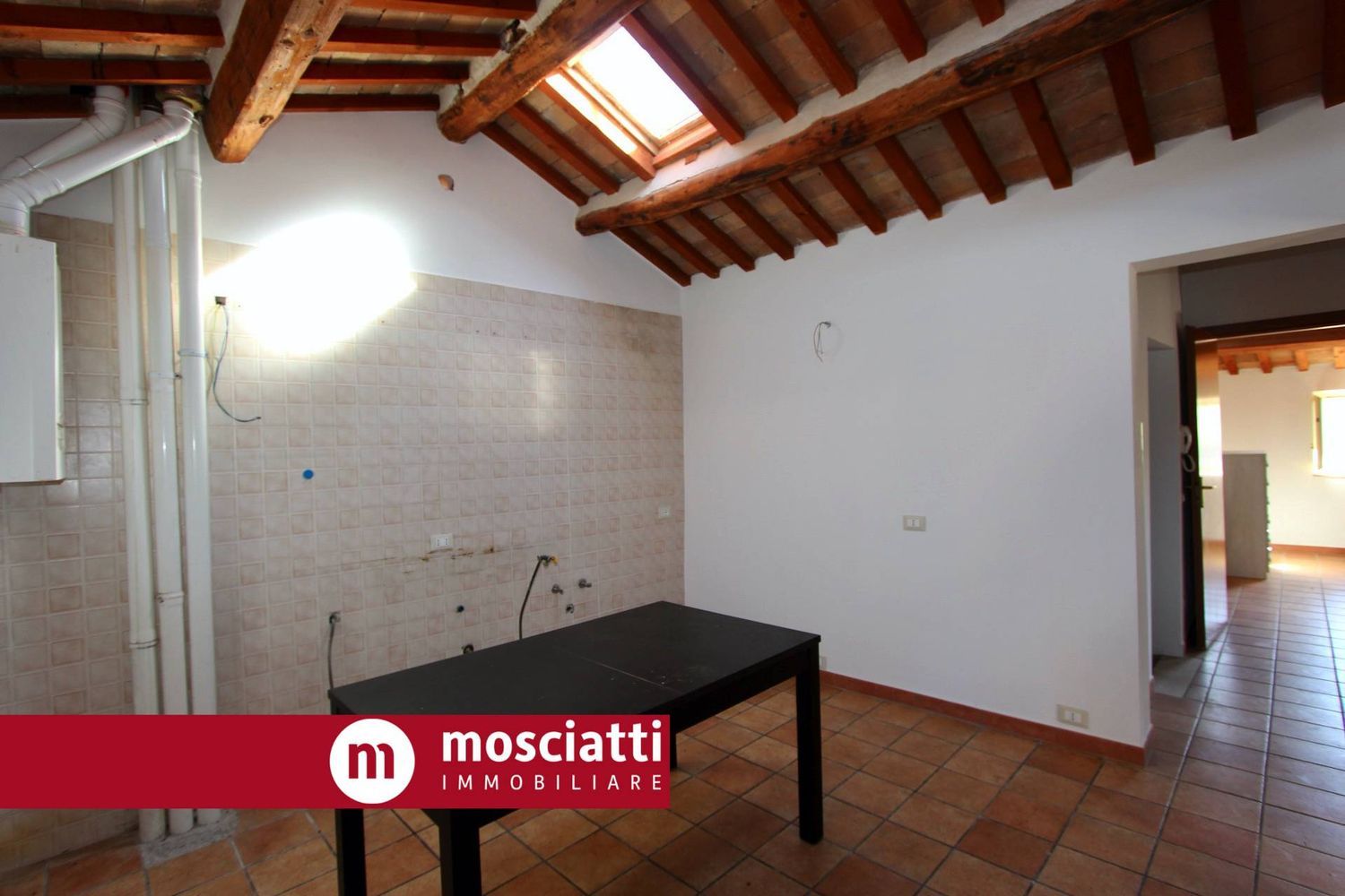 Immagine 2 di Appartamento in vendita  a Esanatoglia