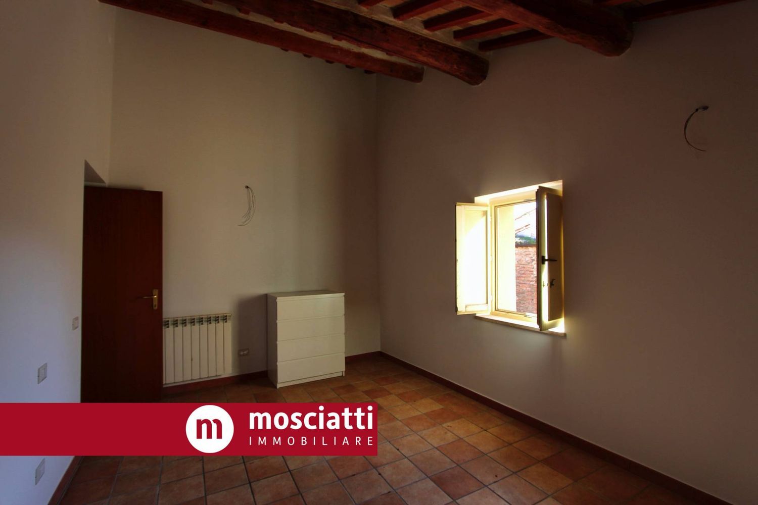 Immagine 4 di Appartamento in vendita  a Esanatoglia