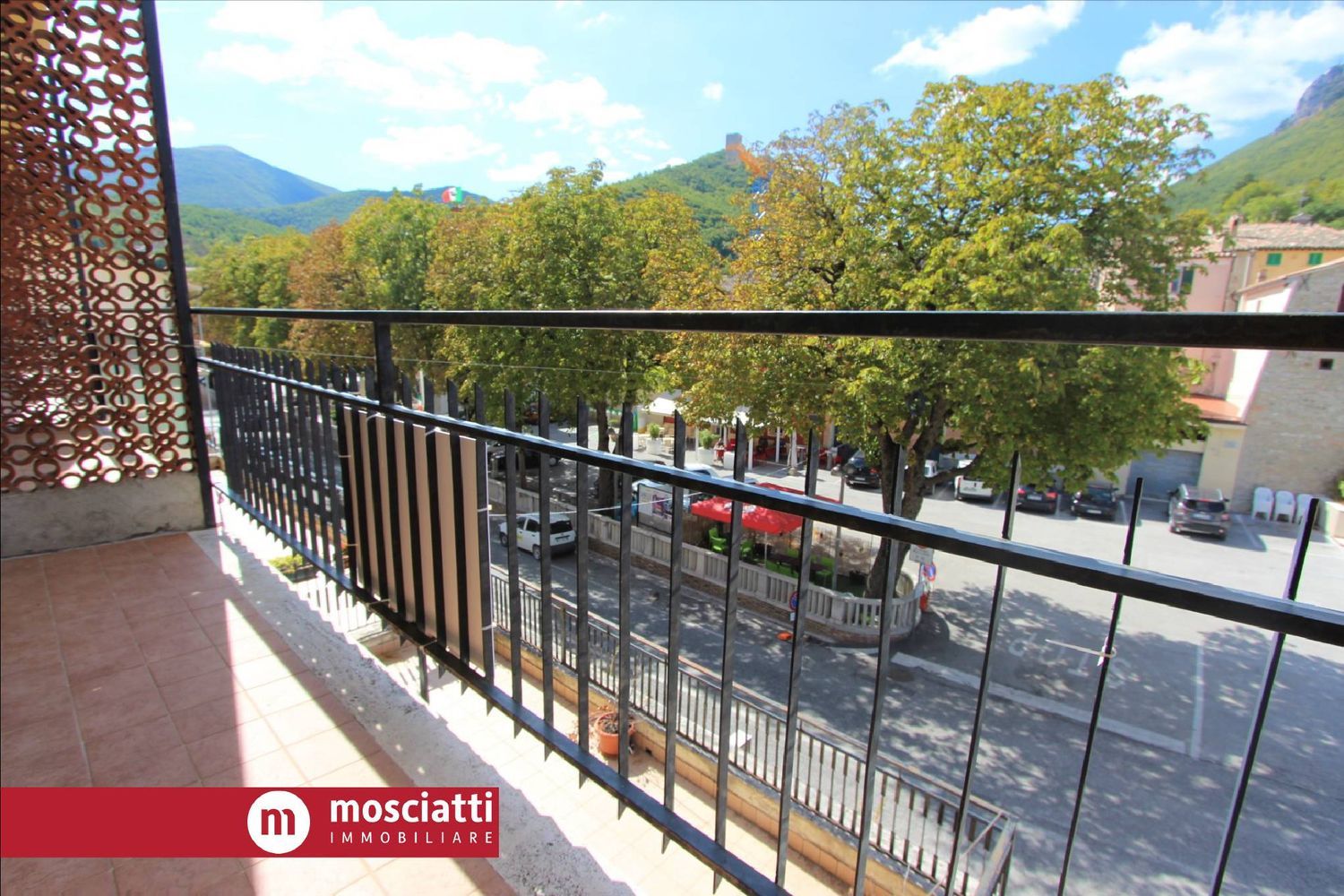 Immagine 2 di Appartamento in vendita  in Diotallevi di Angeluccio a Esanatoglia