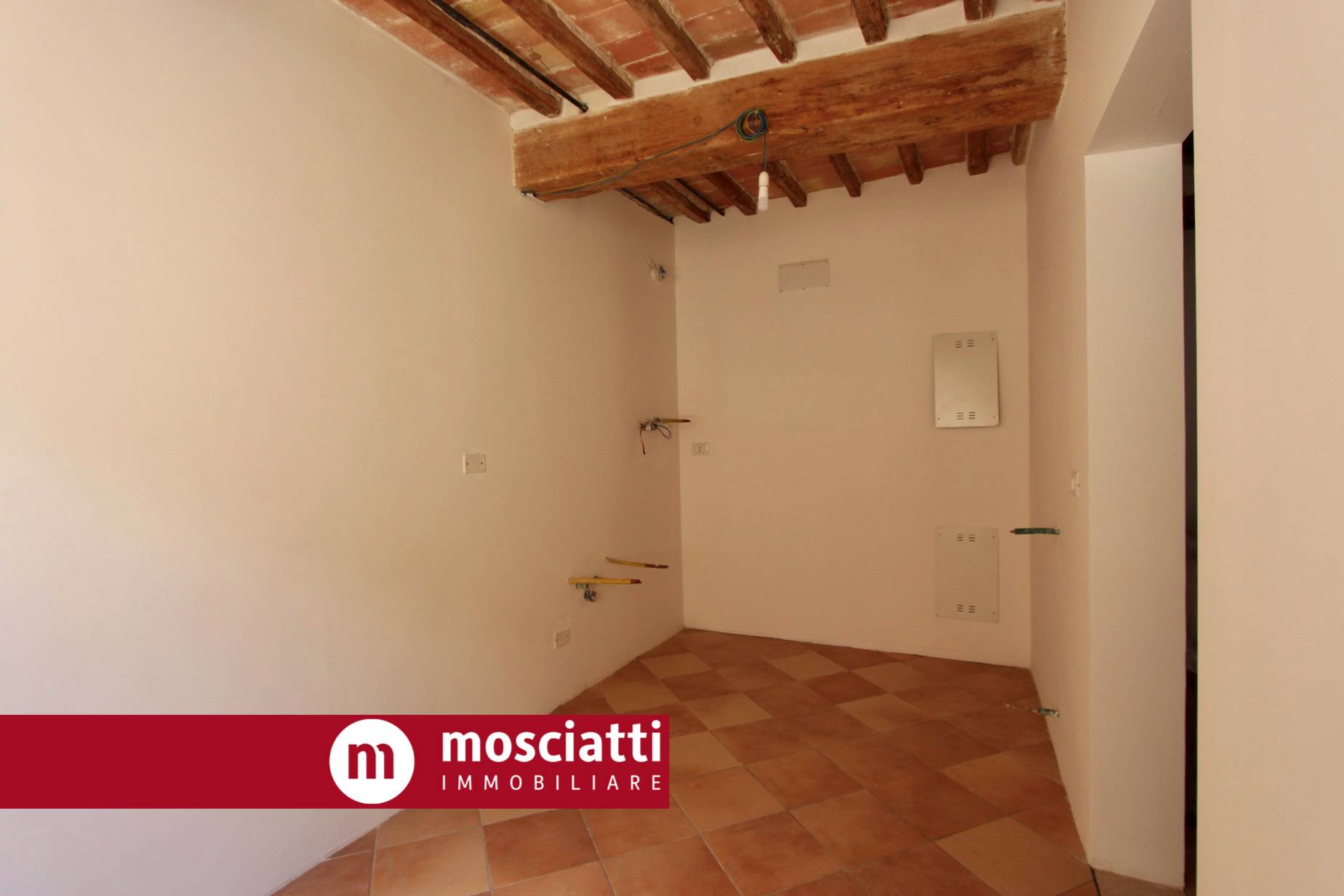 Immagine 2 di Casa indipendente in vendita  in Piazza Garibaldi 14 a Esanatoglia