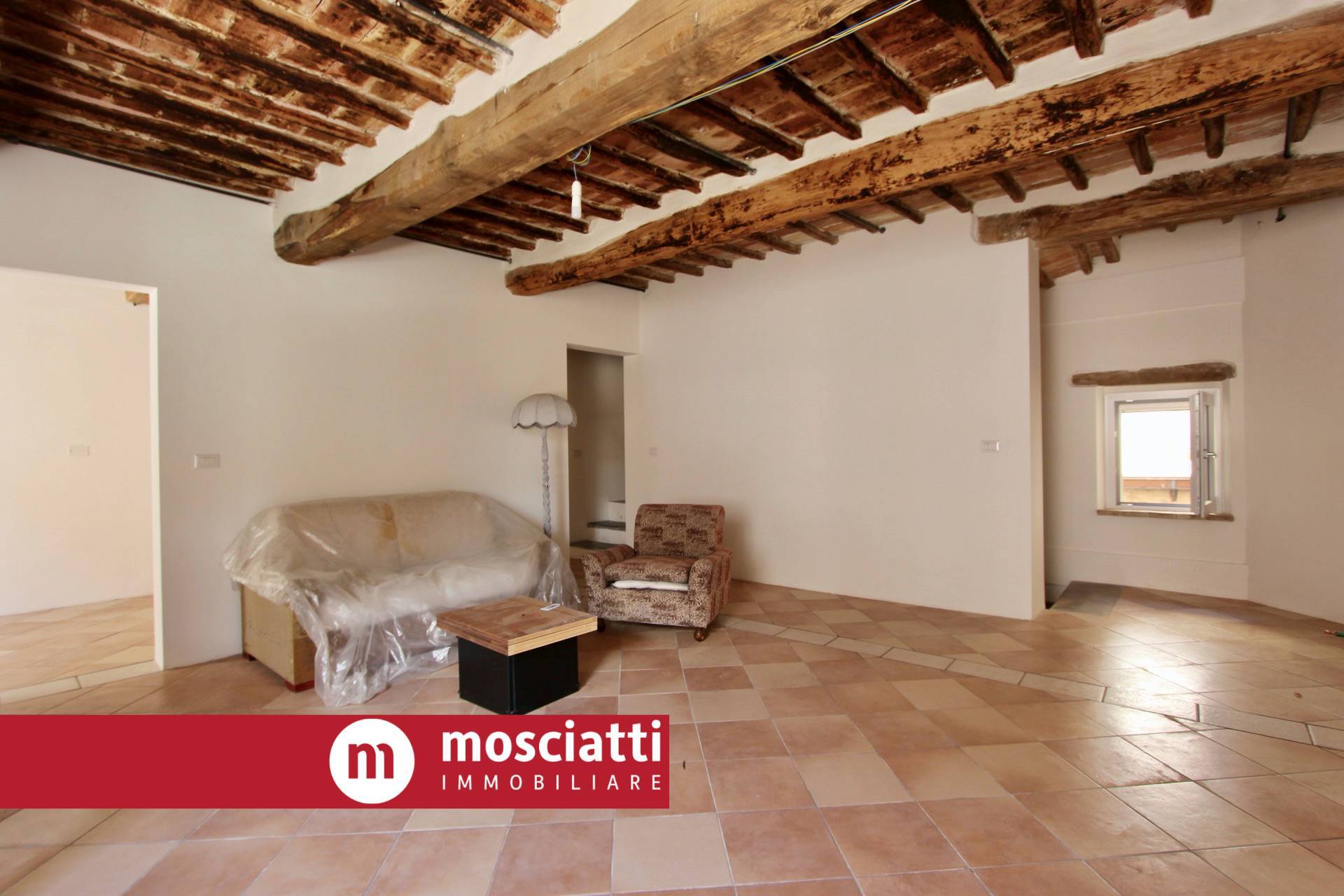 Immagine 4 di Casa indipendente in vendita  in Piazza Garibaldi 14 a Esanatoglia