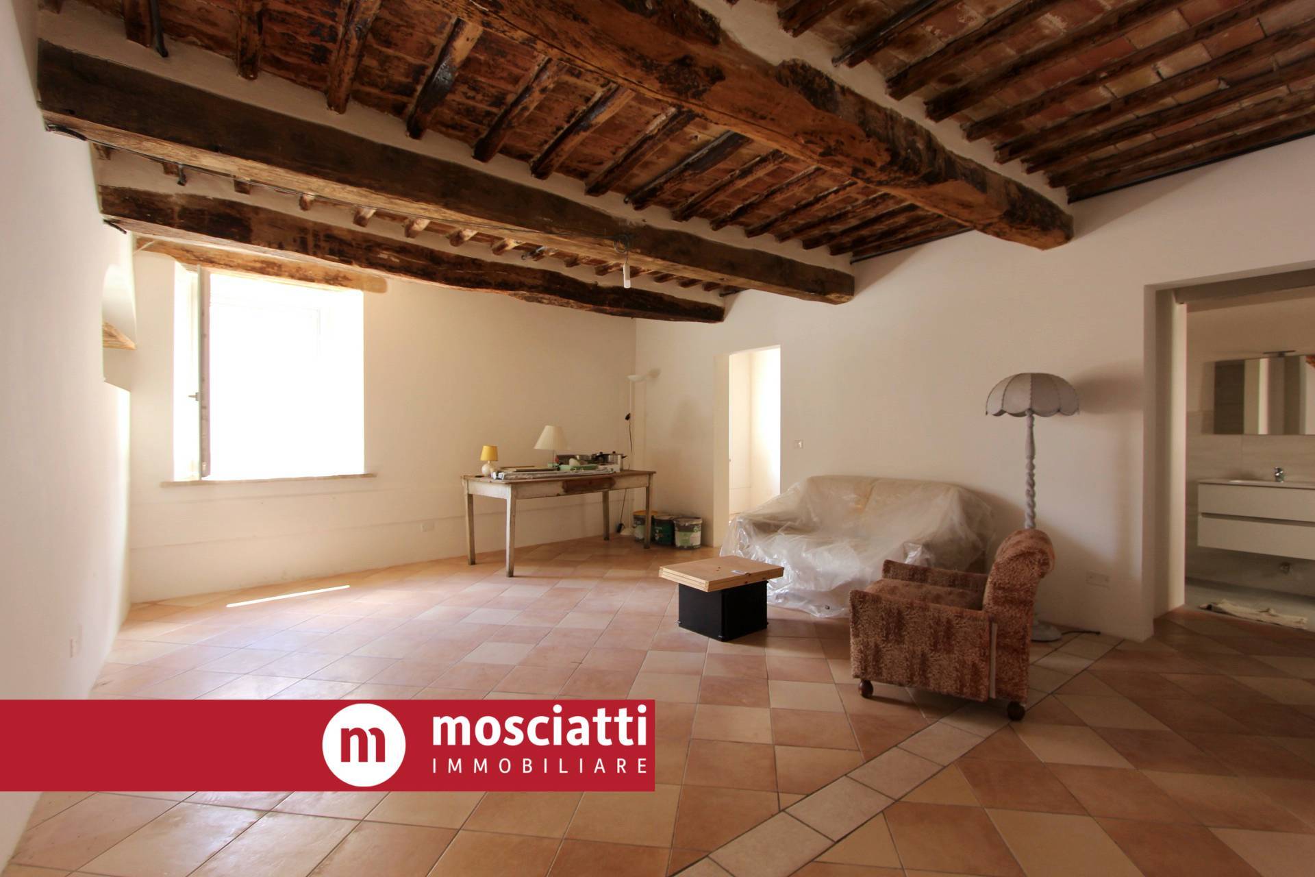 Immagine 5 di Casa indipendente in vendita  in Piazza Garibaldi 14 a Esanatoglia