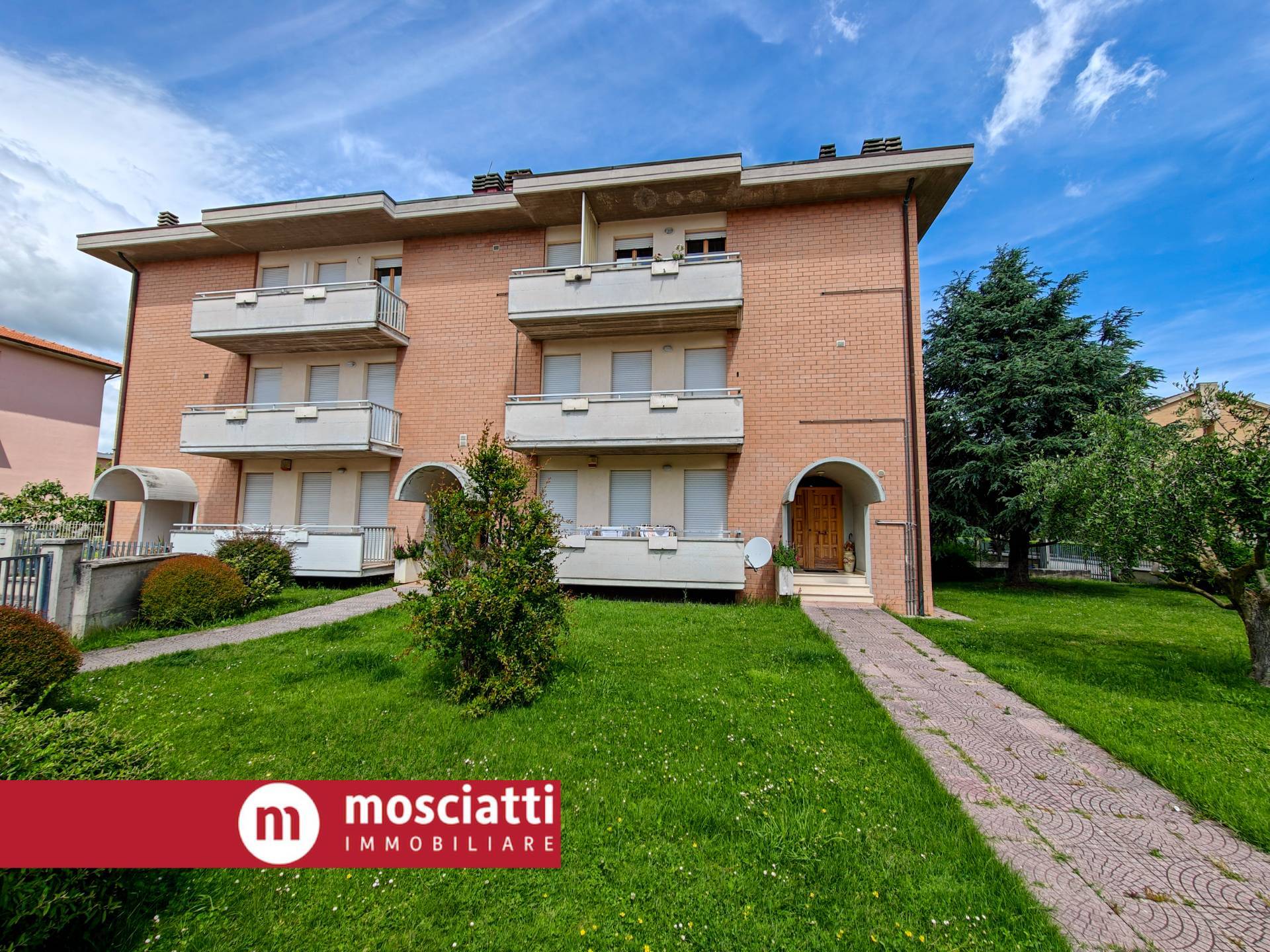 Immagine 2 di Appartamento in vendita  in Via Gramsci 34 a Esanatoglia