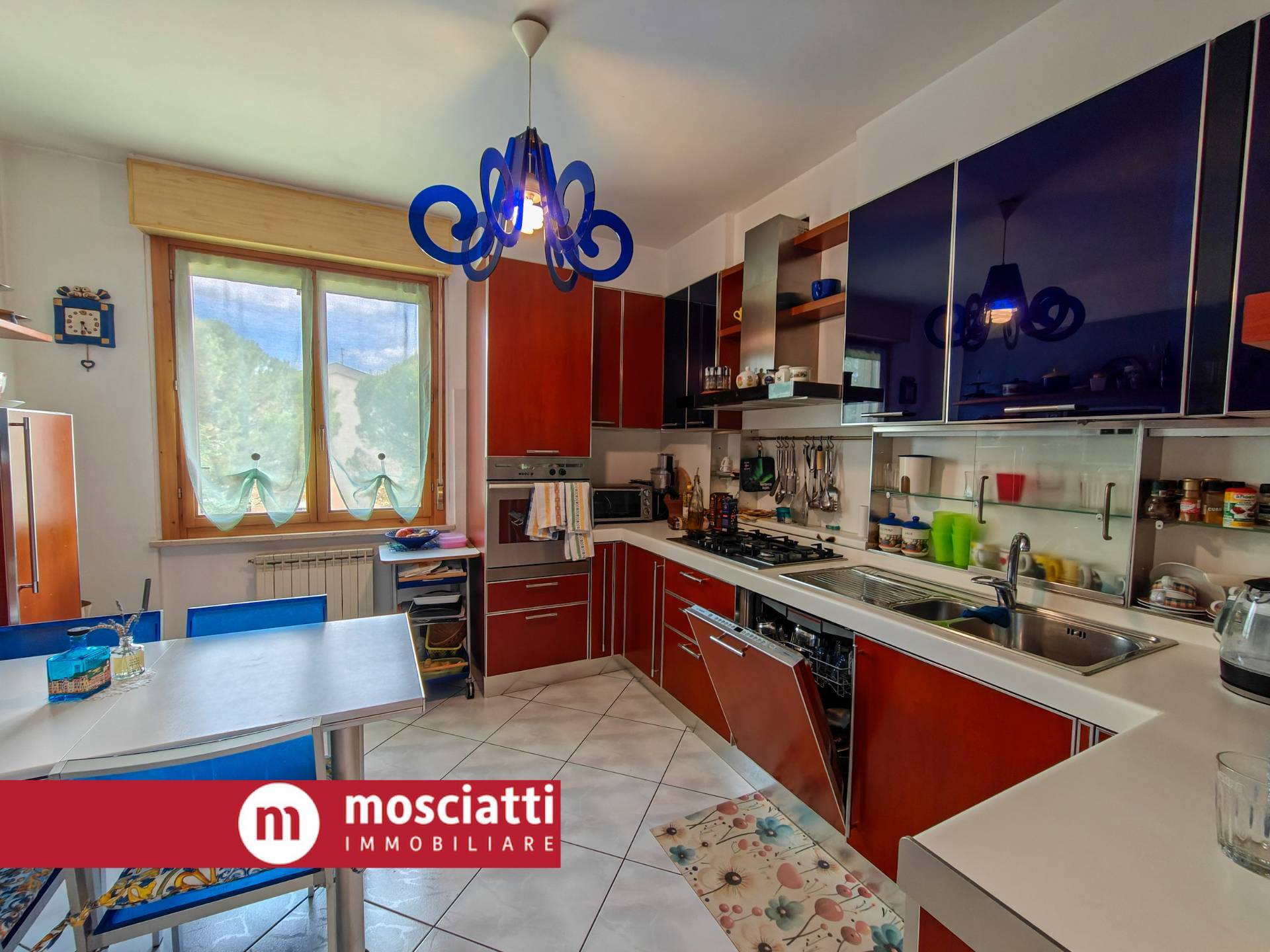 Immagine 8 di Appartamento in vendita  in Via Gramsci 34 a Esanatoglia