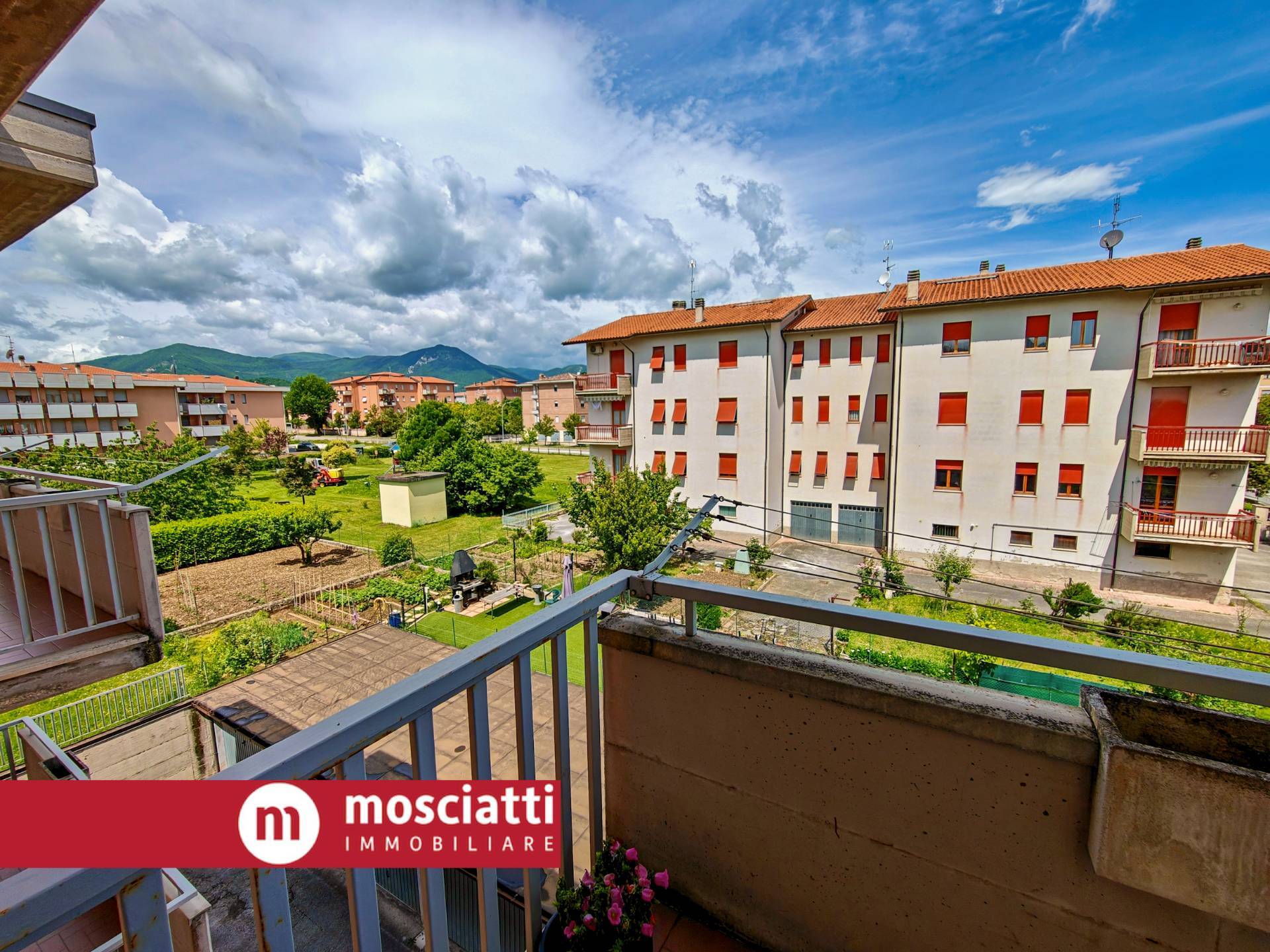 Immagine 11 di Appartamento in vendita  in Via Gramsci 34 a Esanatoglia