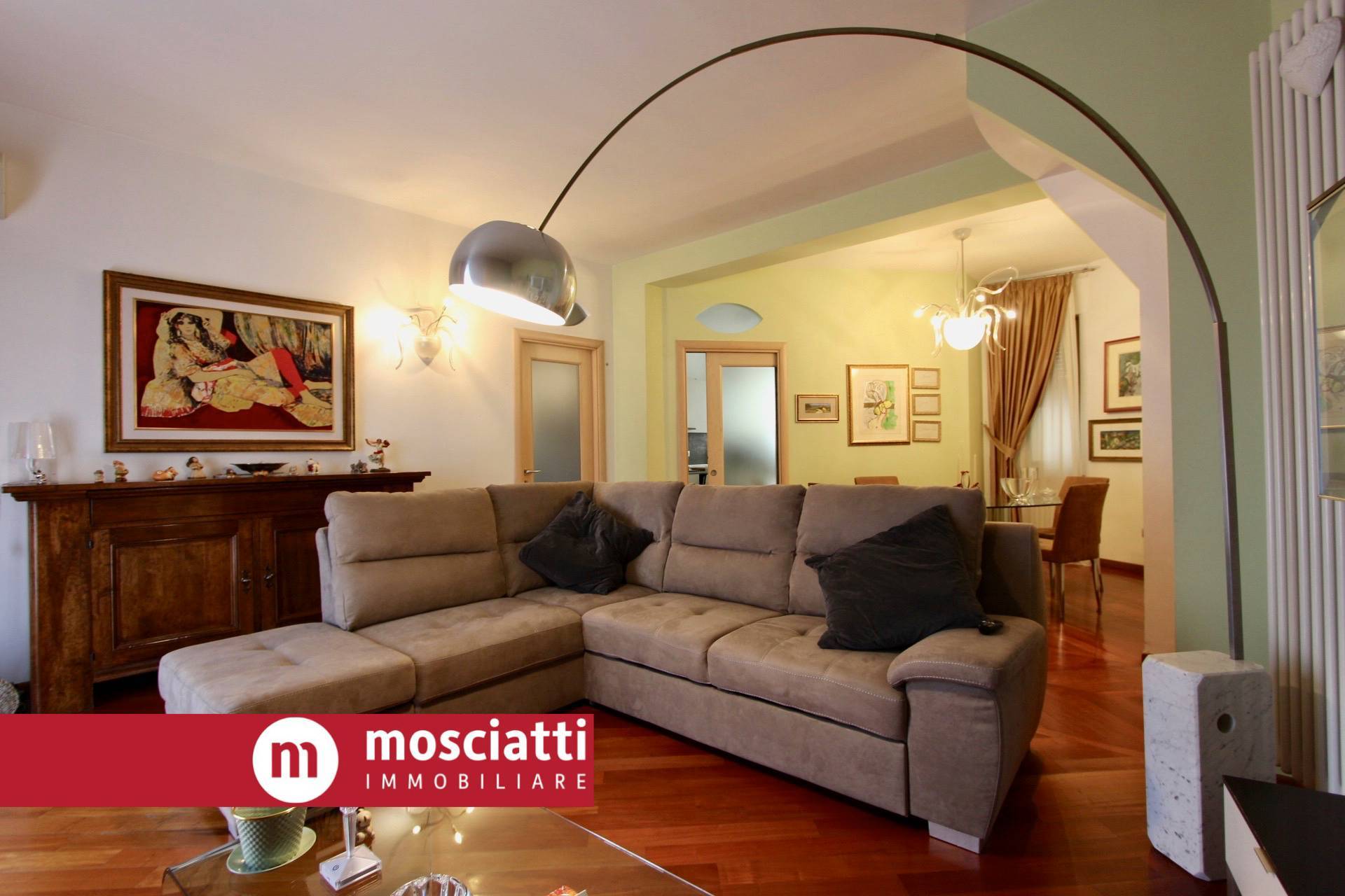 Immagine 5 di Appartamento in vendita  in Viale Cesare Battisti 13 a Esanatoglia