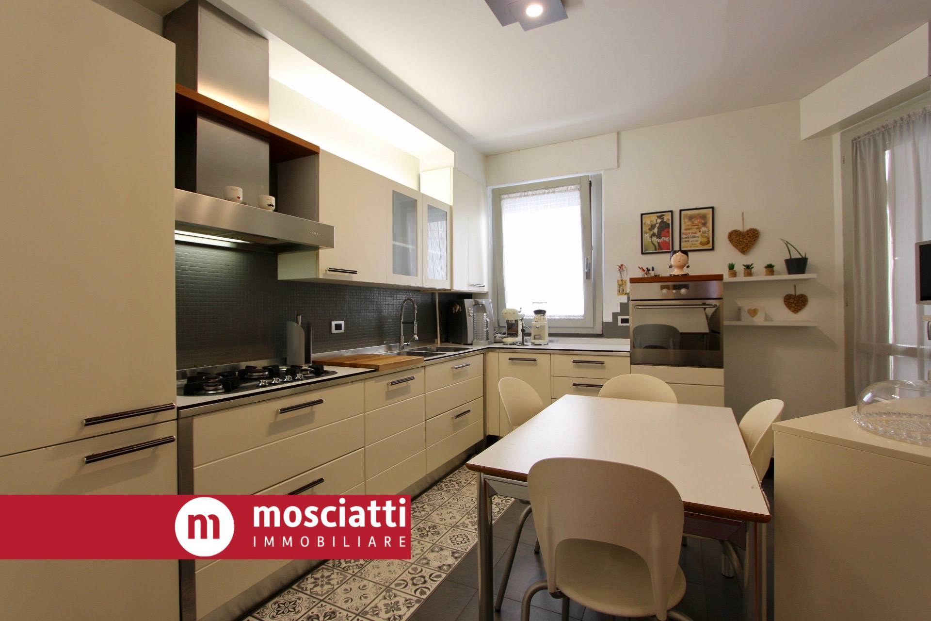 Immagine 8 di Appartamento in vendita  in Viale Cesare Battisti 13 a Esanatoglia