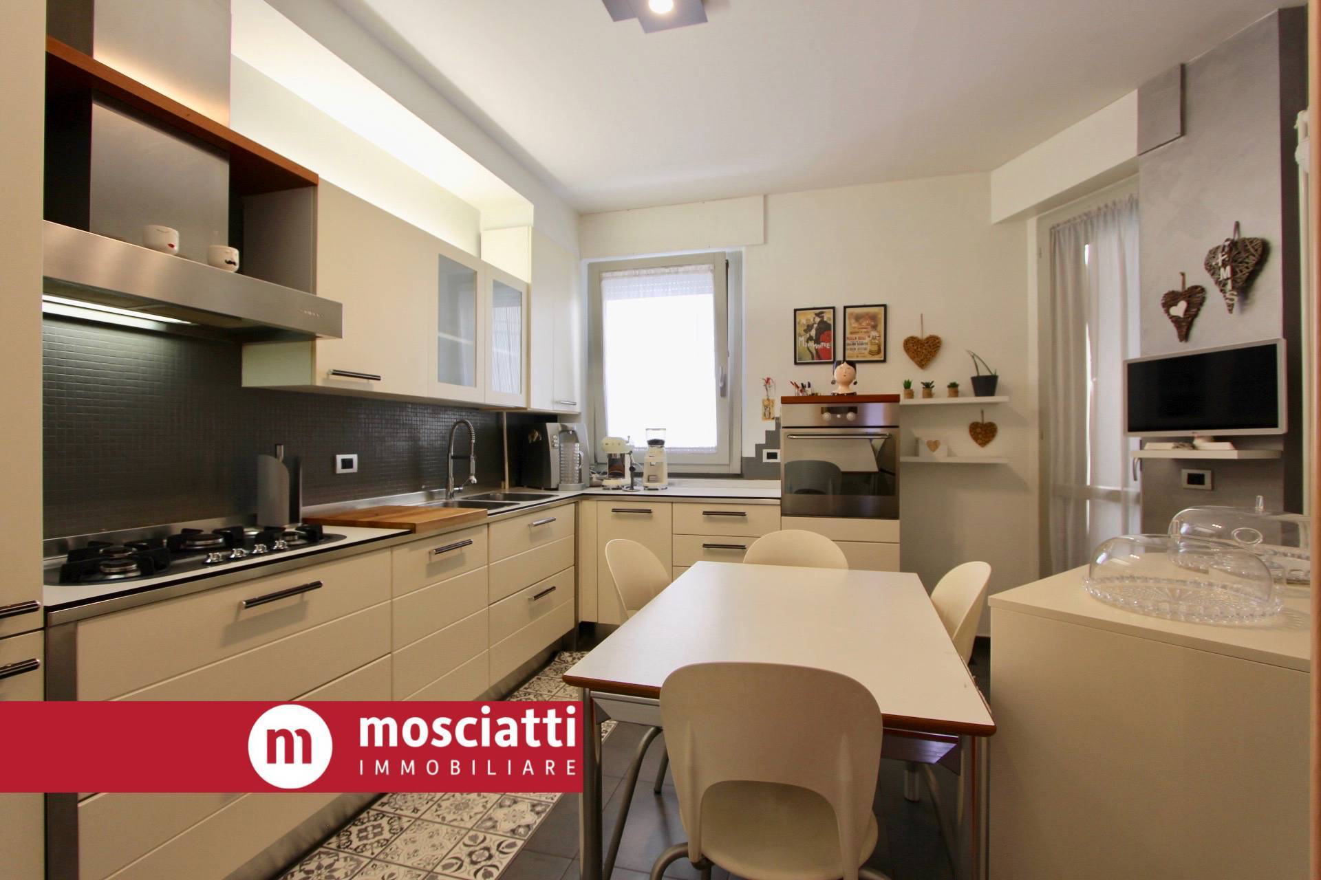 Immagine 10 di Appartamento in vendita  in Viale Cesare Battisti 13 a Esanatoglia