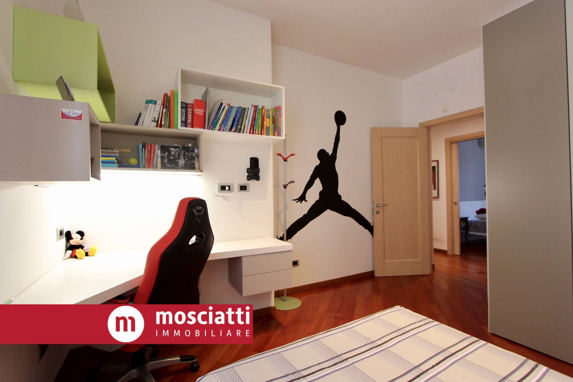 Immagine 16 di Appartamento in vendita  in Viale Cesare Battisti 13 a Esanatoglia