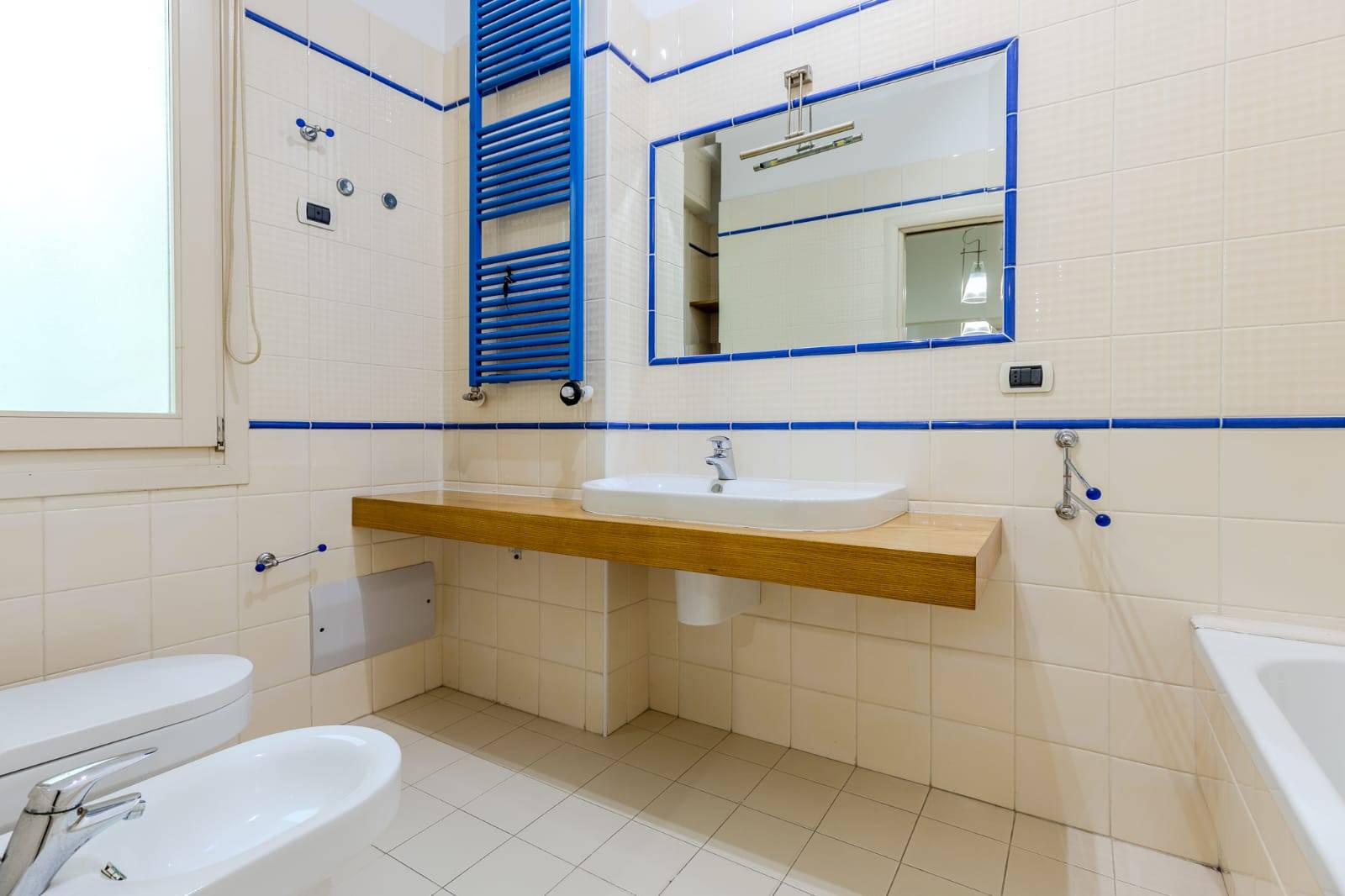 Immagine 11 di Appartamento in vendita  in Via Sant'Eulalia a Cagliari