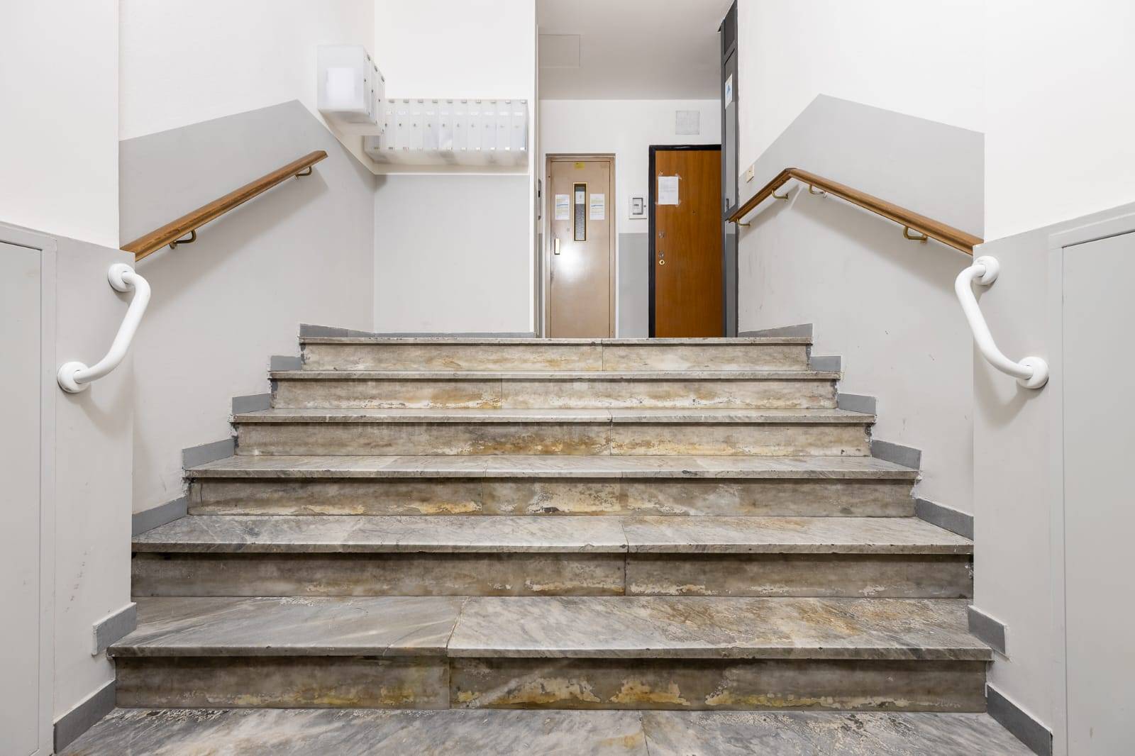 Immagine 18 di Appartamento in vendita  in Via Sant'Eulalia a Cagliari