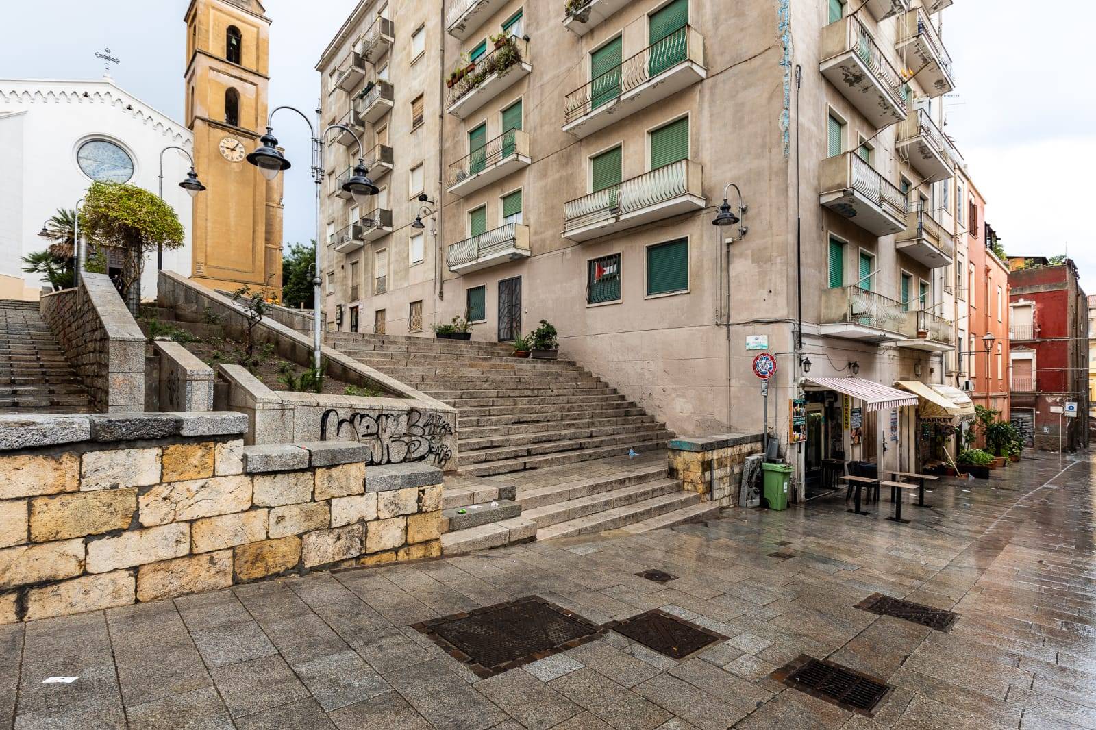 Immagine 19 di Appartamento in vendita  in Via Sant'Eulalia a Cagliari