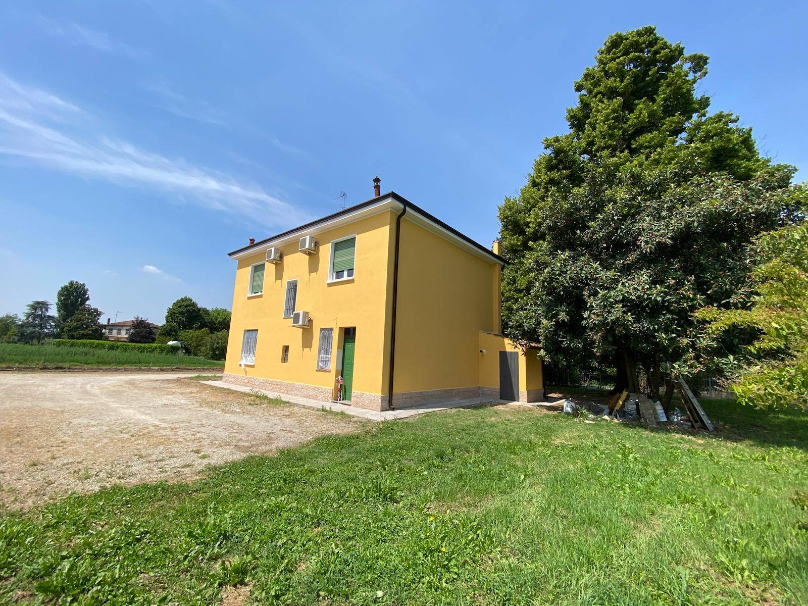 Immagine 22 di Villa in vendita  in Via Canalazzi 167 a Ferrara