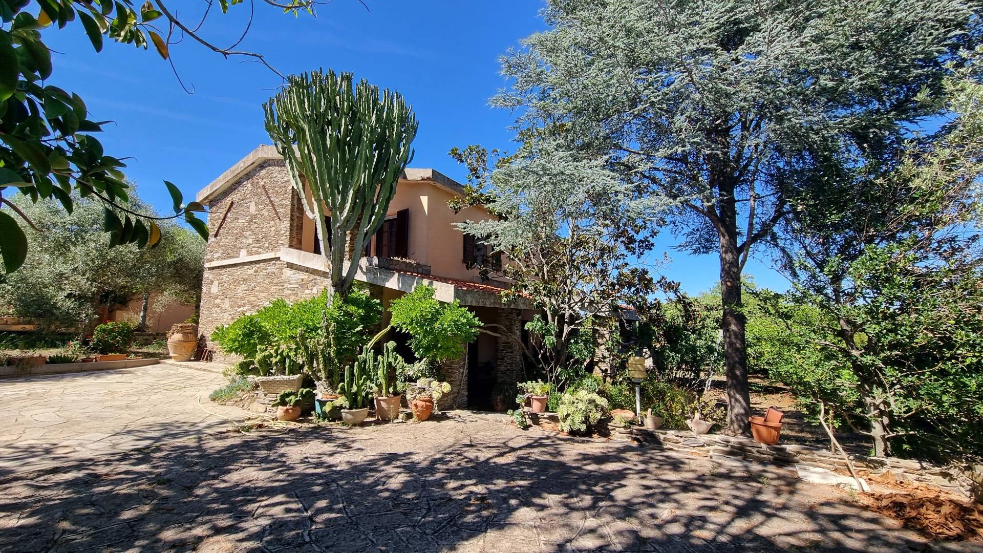 Immagine 6 di Villa in vendita  in Strada vicinale montalè 4 a Sassari