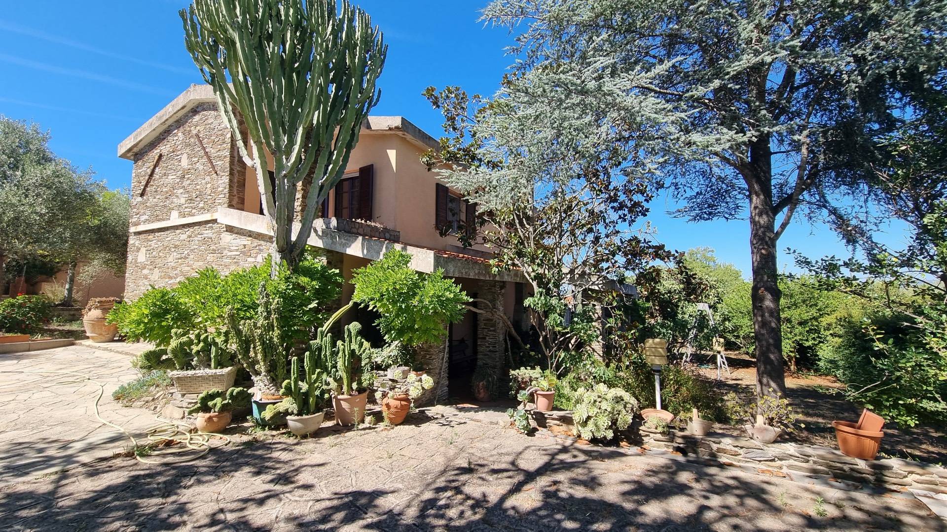 Immagine 4 di Villa in vendita  in Strada vicinale montalè 4 a Sassari