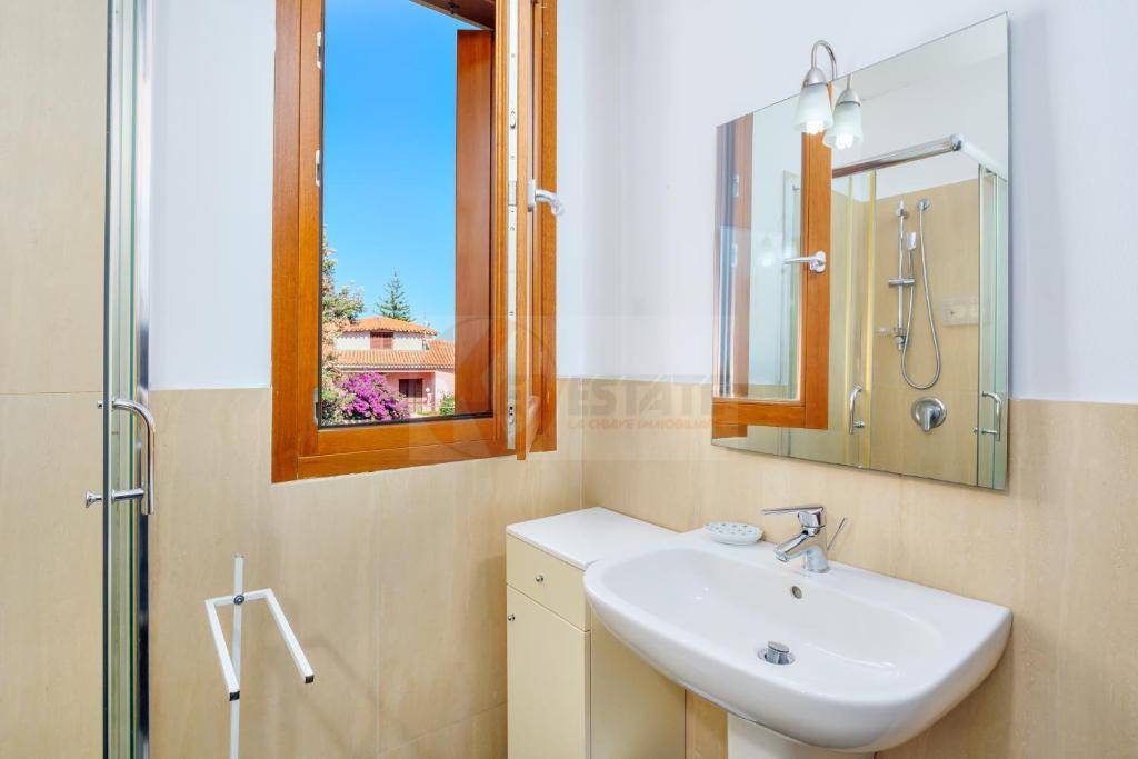 Immagine 8 di Appartamento in vendita  in Via Gherardo da Cremona 10 a Olbia