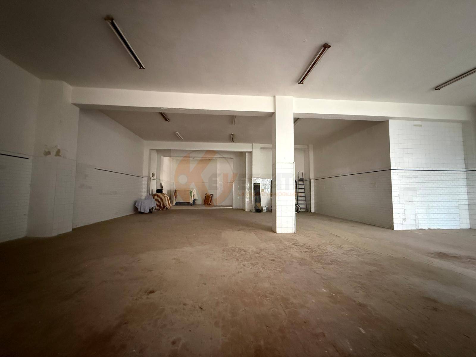 Immagine 34 di Locale commerciale in vendita  in via Grazia Deledda 31 a Sassari