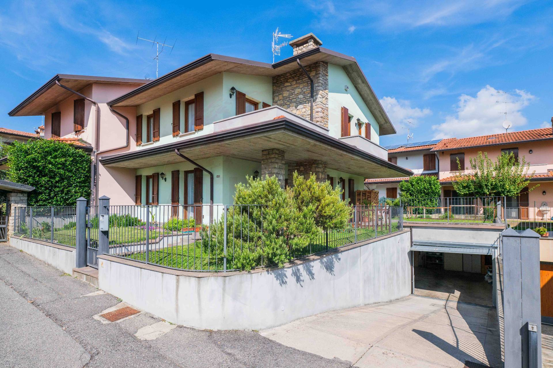 Immagine 2 di Casa semindipendente in vendita  in via Padania snc a Angolo Terme