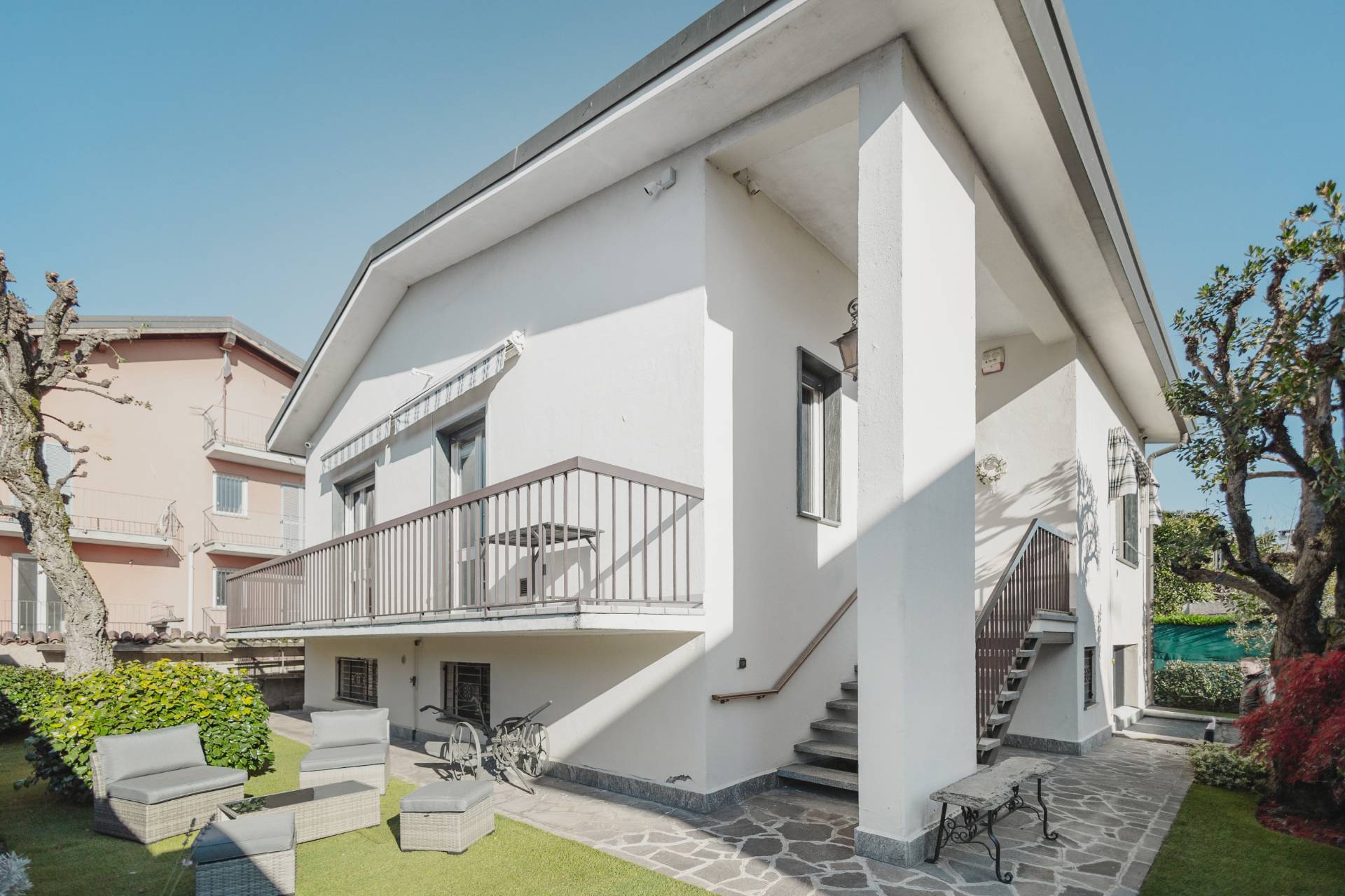 Immagine 1 di Villa in vendita  in Via San Martino 9 a Cuggiono