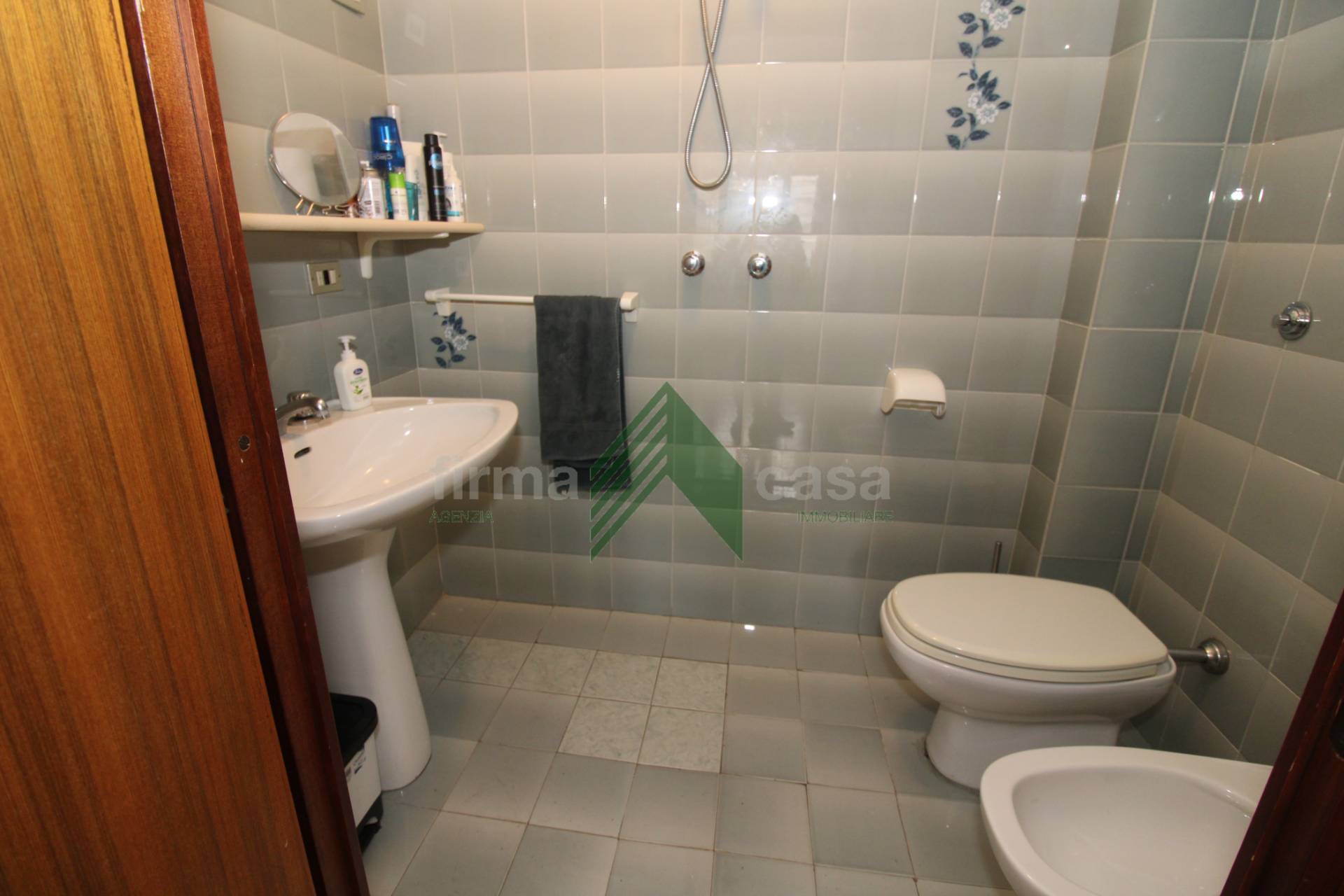 Immagine 30 di Ufficio in vendita  in via Felice Barnabei 34 a Teramo