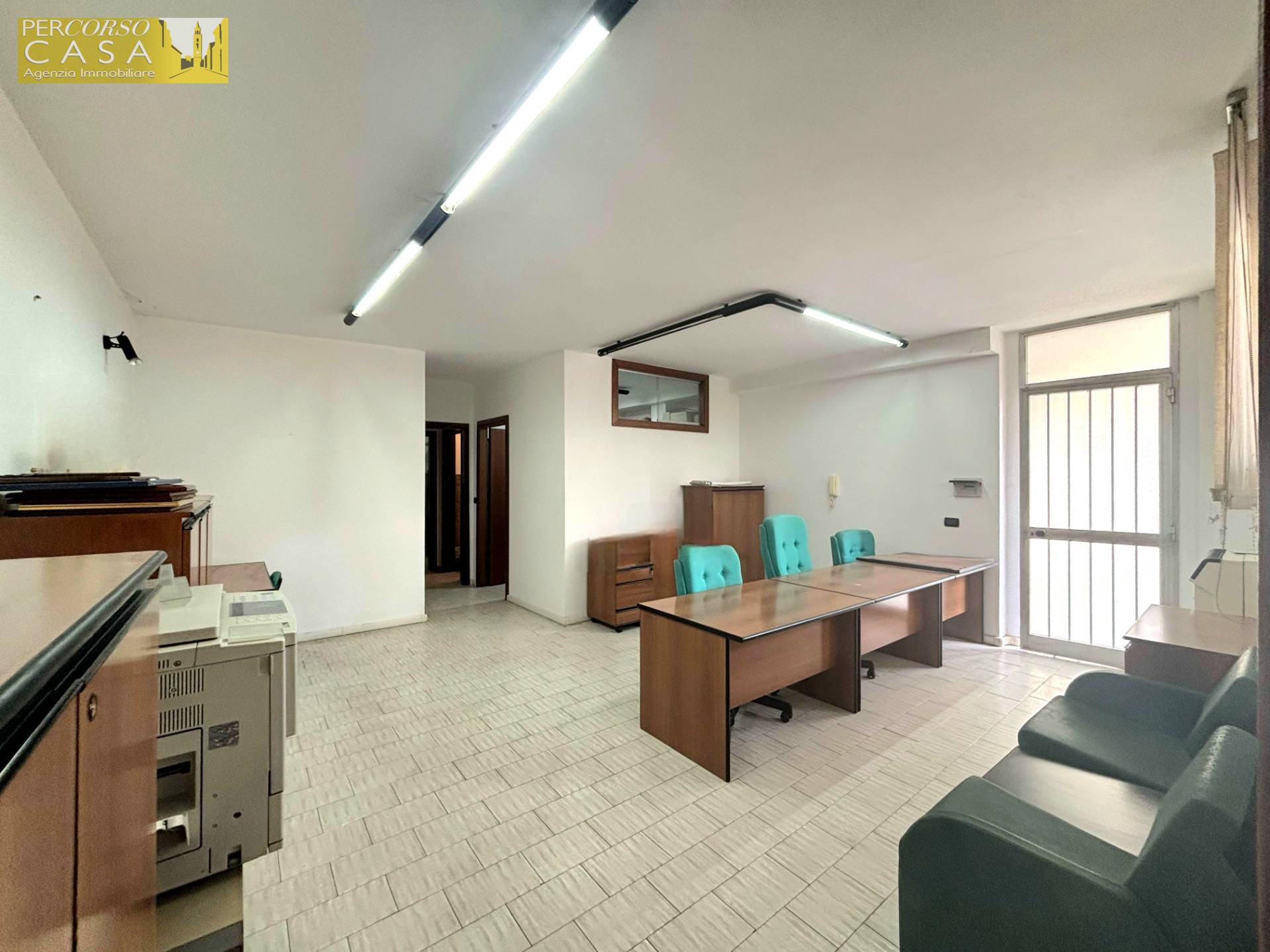 Immagine 2 di Ufficio in vendita  in Via Duca Degli Abruzzi a Montorio Al Vomano