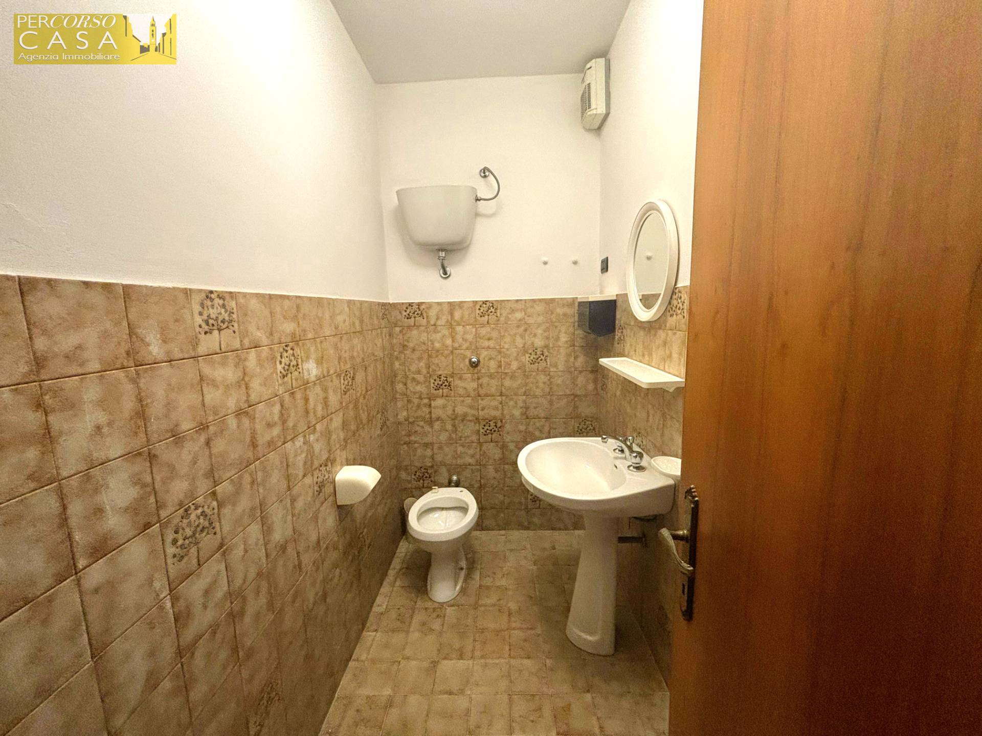 Immagine 7 di Ufficio in vendita  in Via Duca Degli Abruzzi a Montorio Al Vomano