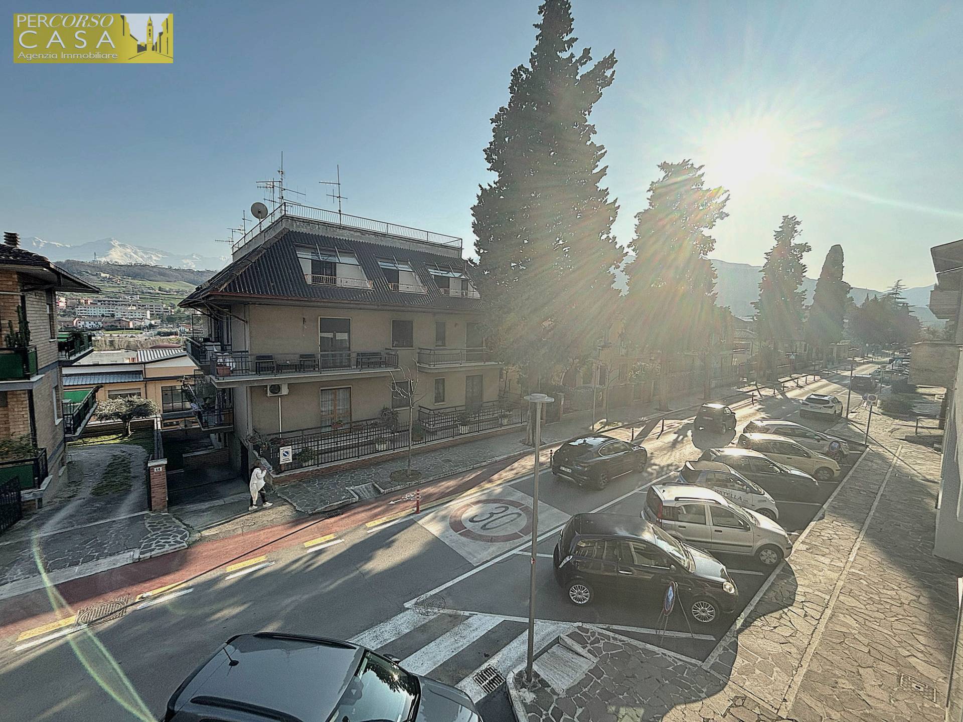 Immagine 10 di Ufficio in vendita  in Via Duca Degli Abruzzi a Montorio Al Vomano